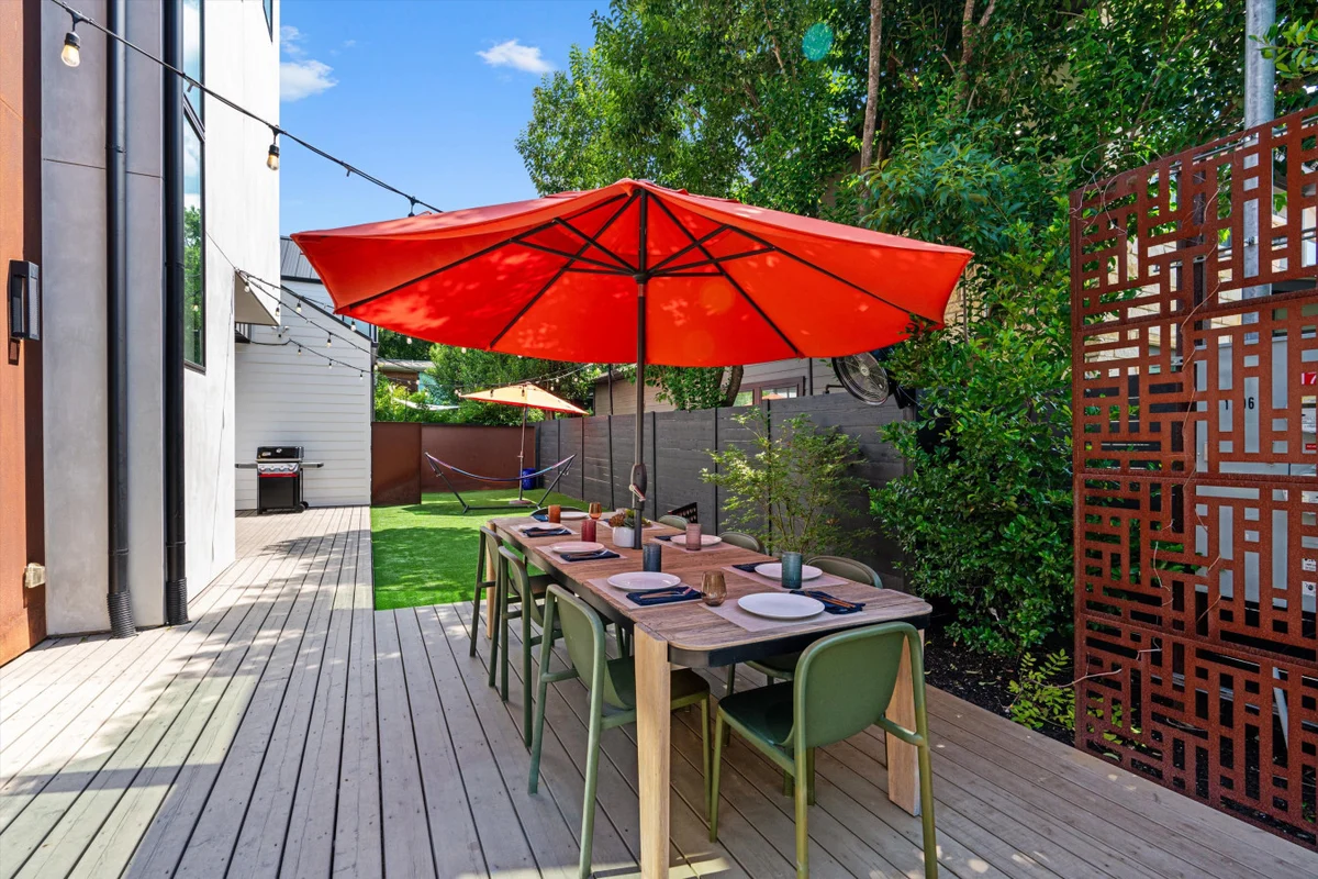 Zilker Homes | 2 Pools, Hot Tub, Fire Pits | Sleeps 18 #116