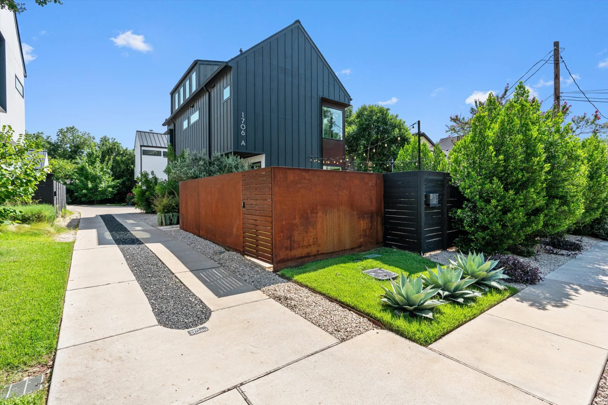 Zilker Homes | 2 Pools, Hot Tub, Fire Pits | Sleeps 18 #120