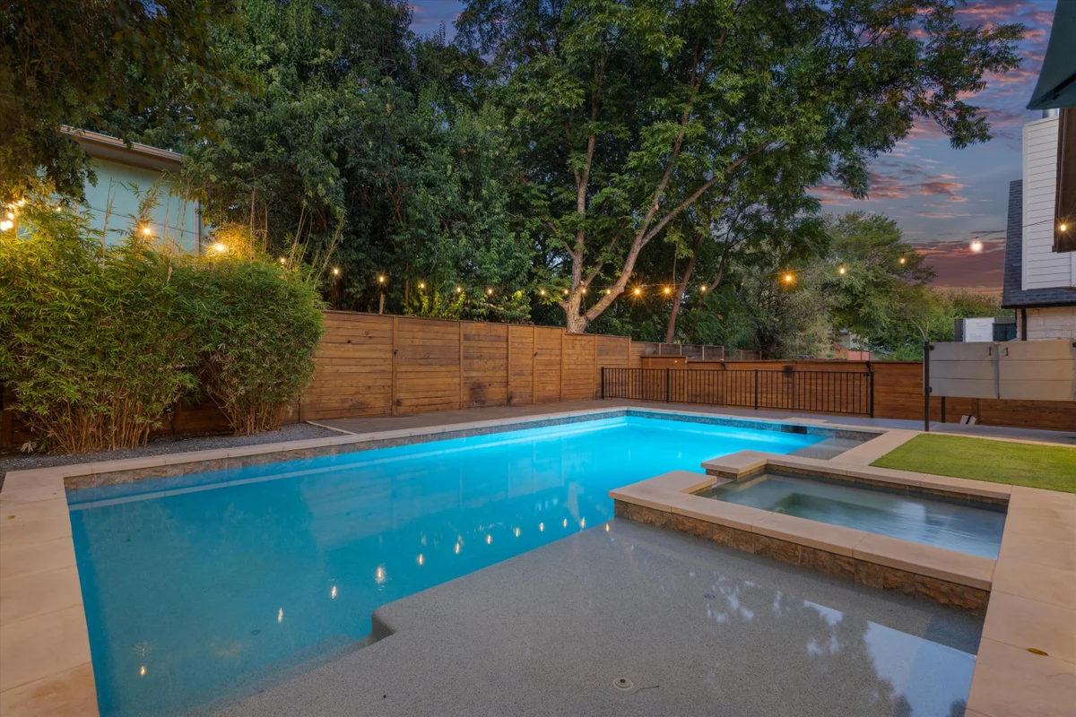 Zilker Homes | 2 Pools, Hot Tub, Fire Pits | Sleeps 18 #105
