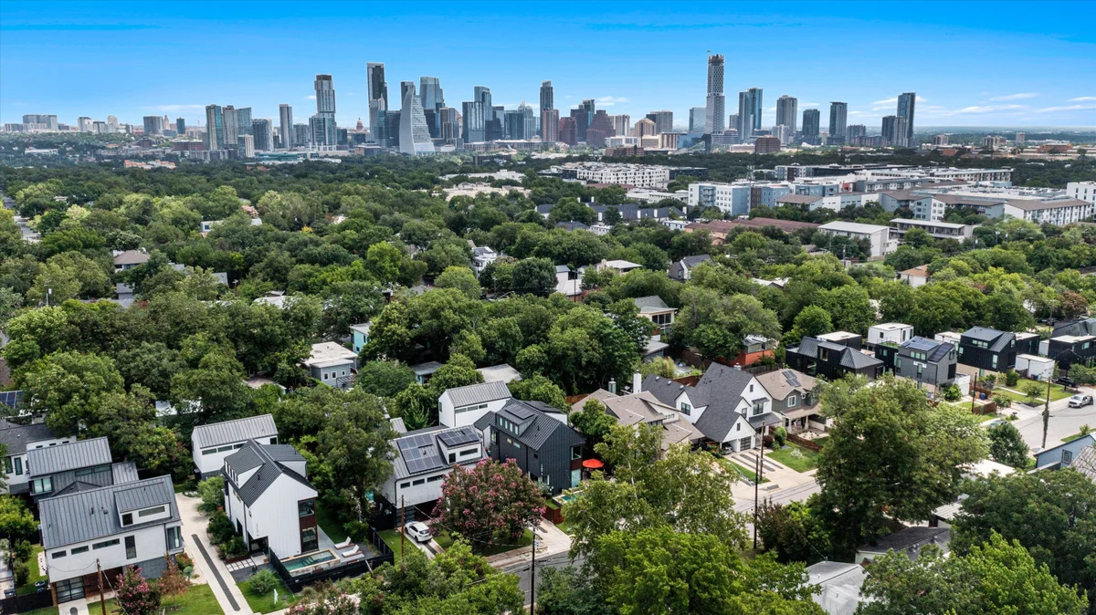 Zilker Homes | 2 Pools, Hot Tub, Fire Pits | Sleeps 18 #135