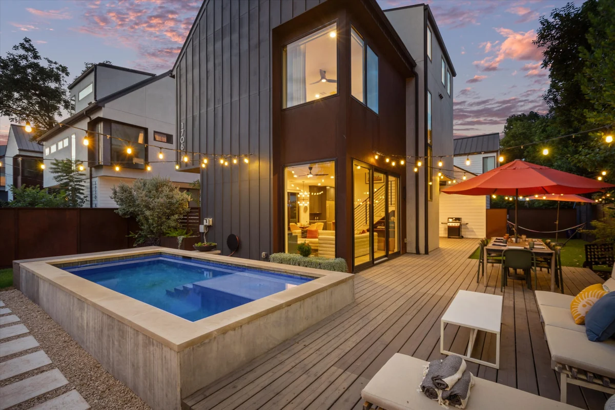 Zilker Homes | 2 Pools, Hot Tub, Fire Pits | Sleeps 18 #127