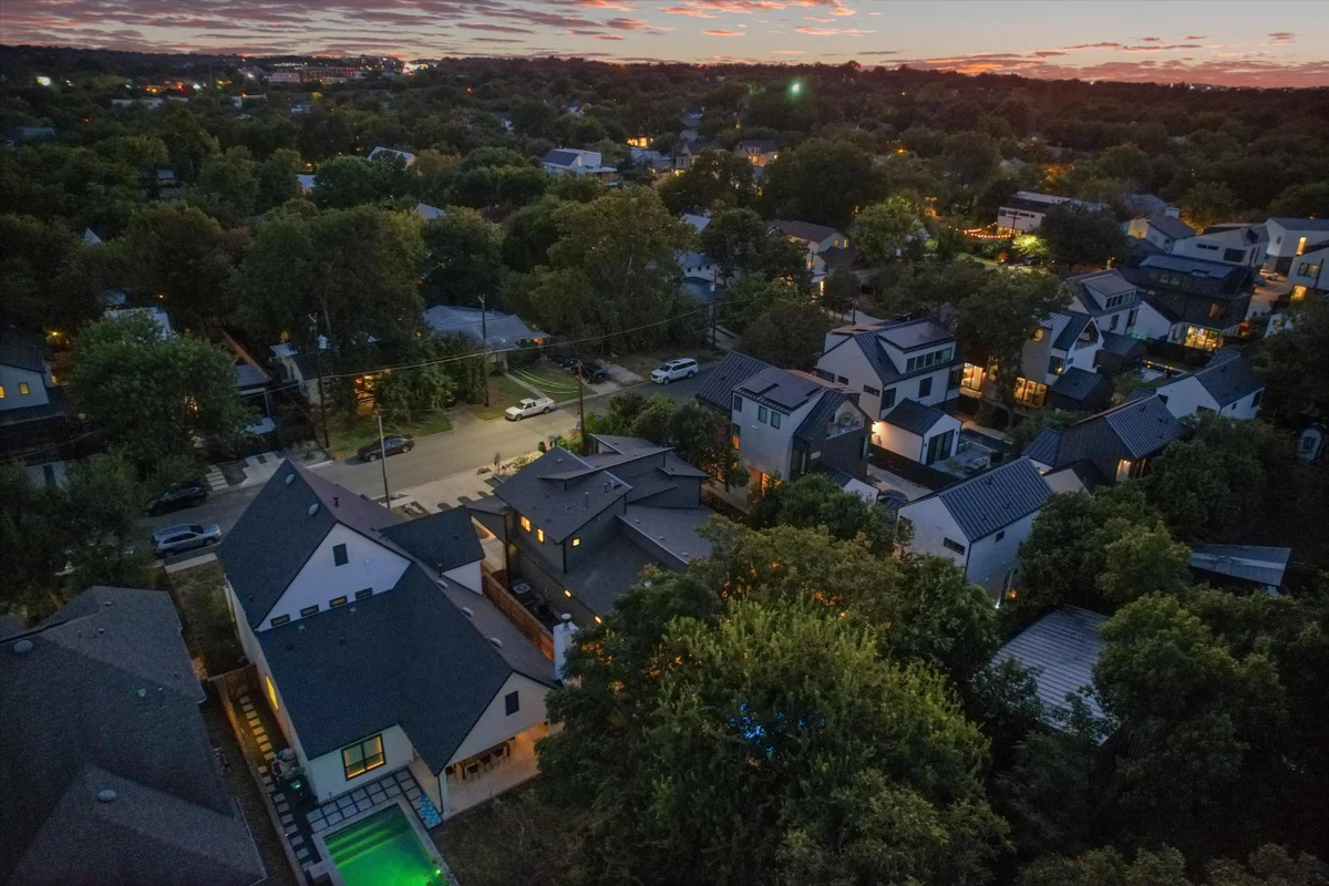 Zilker Homes | 2 Pools, Hot Tub, Fire Pits | Sleeps 18 #71