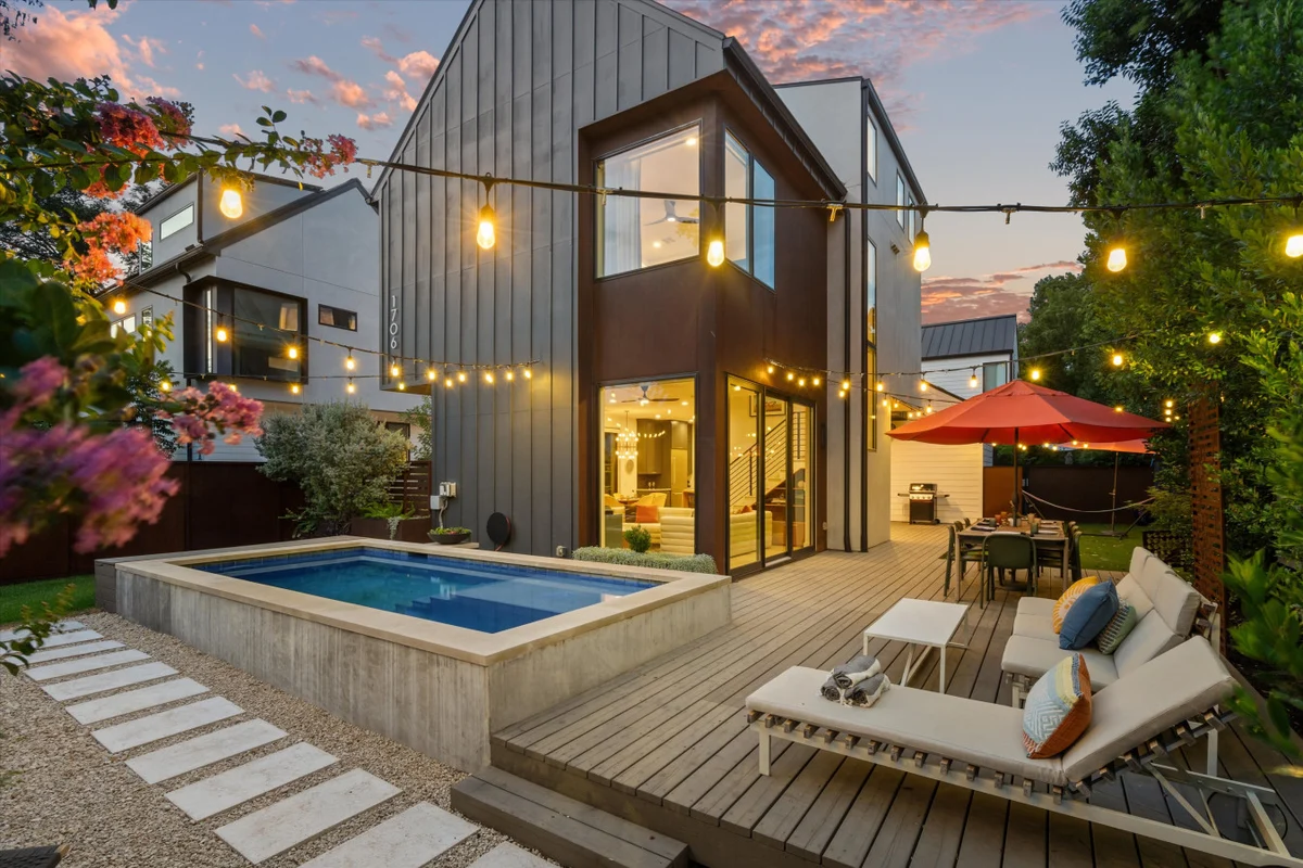 Zilker Homes | 2 Pools, Hot Tub, Fire Pits | Sleeps 18 #165