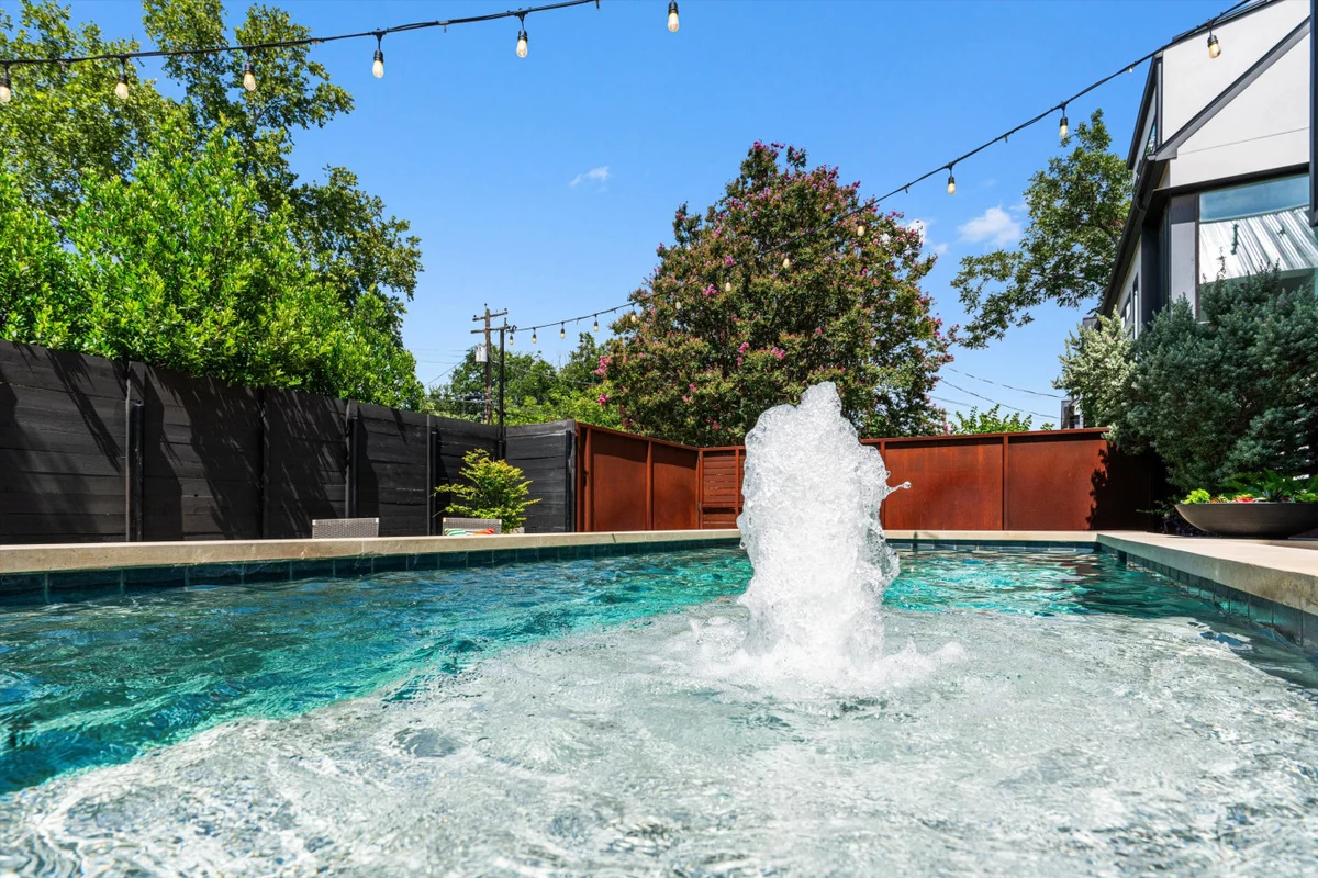 Zilker Homes | 2 Pools, Hot Tub, Fire Pits | Sleeps 18 #157