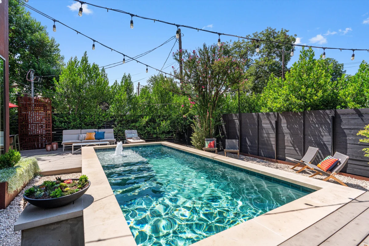 Zilker Homes | 2 Pools, Hot Tub, Fire Pits | Sleeps 18 #171