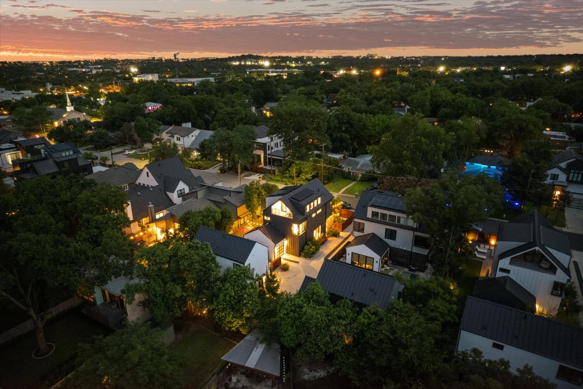 Zilker Homes | 2 Pools, Hot Tub, Fire Pits | Sleeps 18 #190