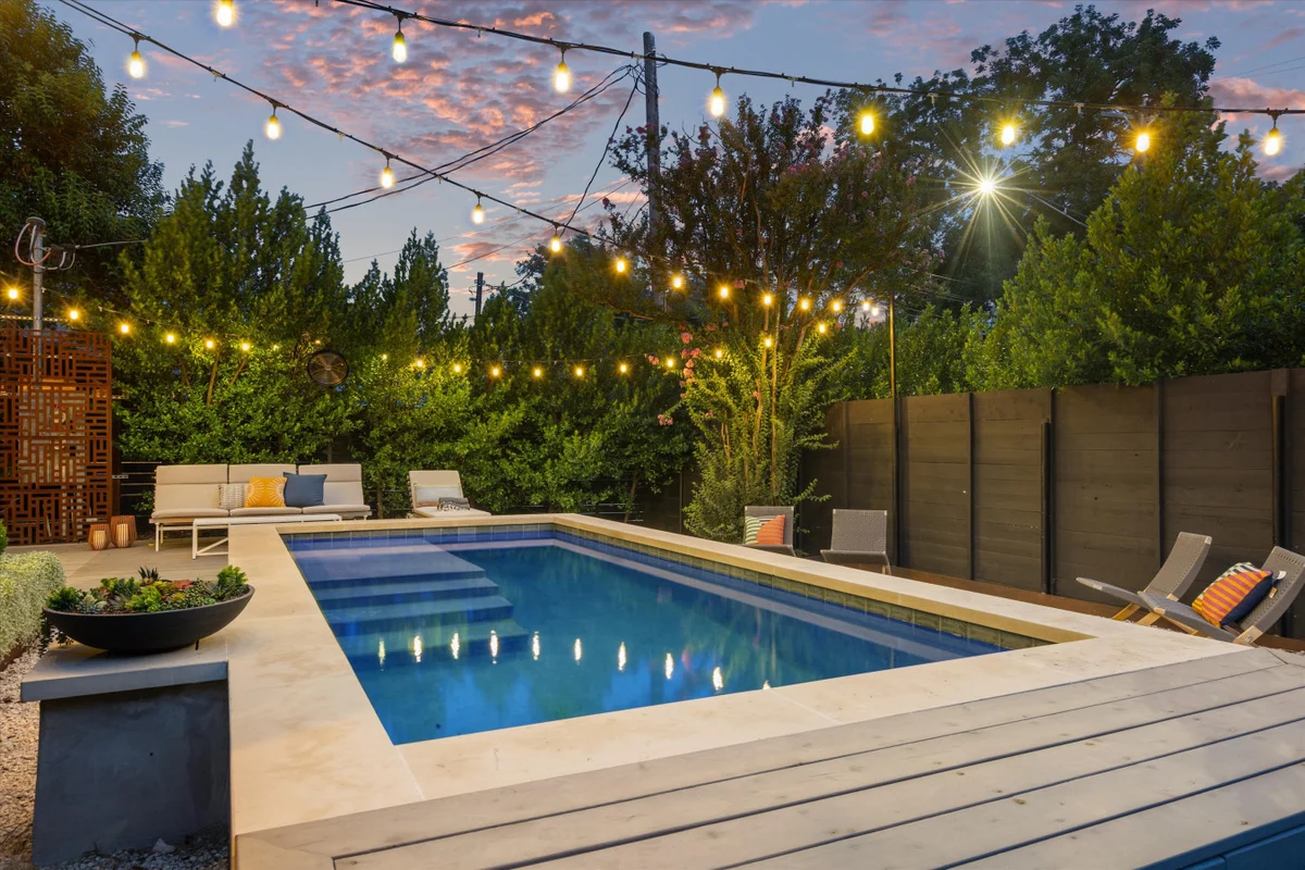 Zilker Homes | 2 Pools, Hot Tub, Fire Pits | Sleeps 18 #175