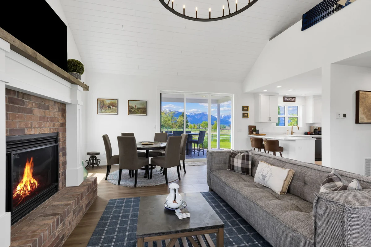 Mountain View Modern Farmhouse property photo 2