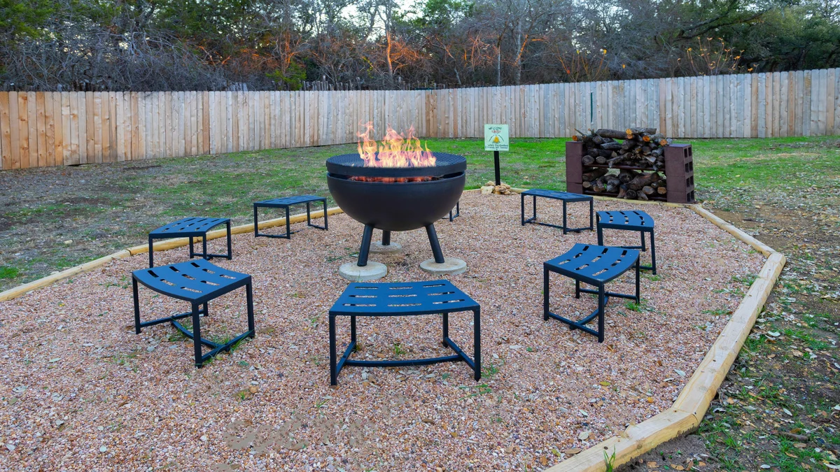 Hot Tub Game Room Detached Casita Fire Pit property photo 3