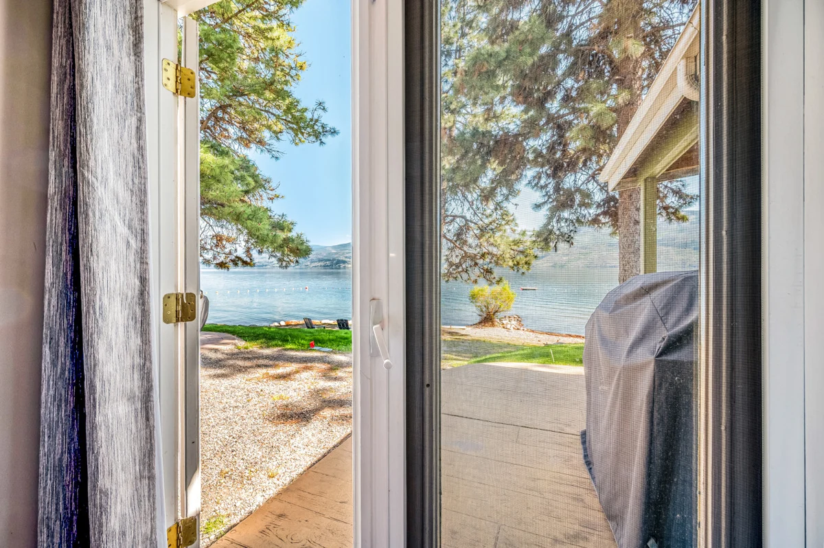 Home in West Kelowna property photo 4