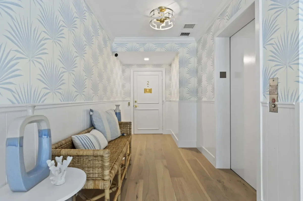 Apartment in Palm Beach property photo 3