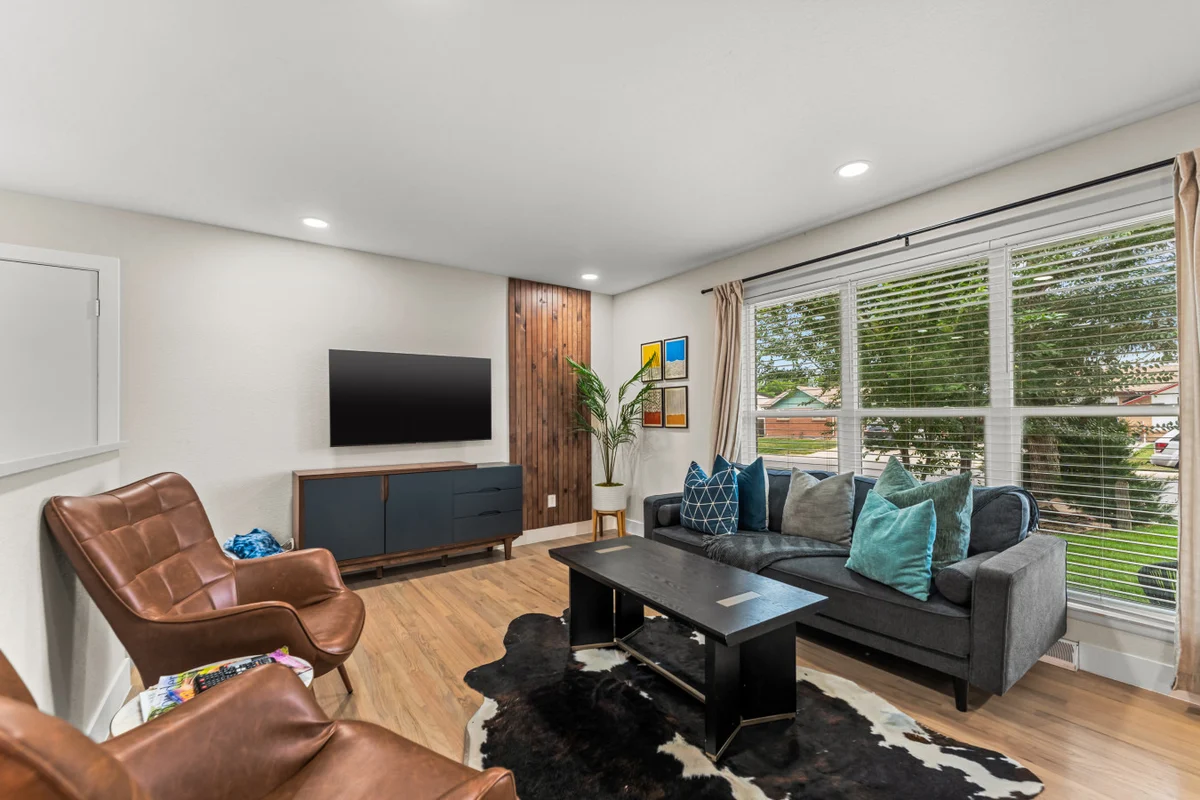 Home in Denver property photo 2