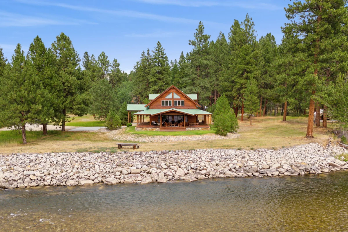 River Bend Lodge property photo 3