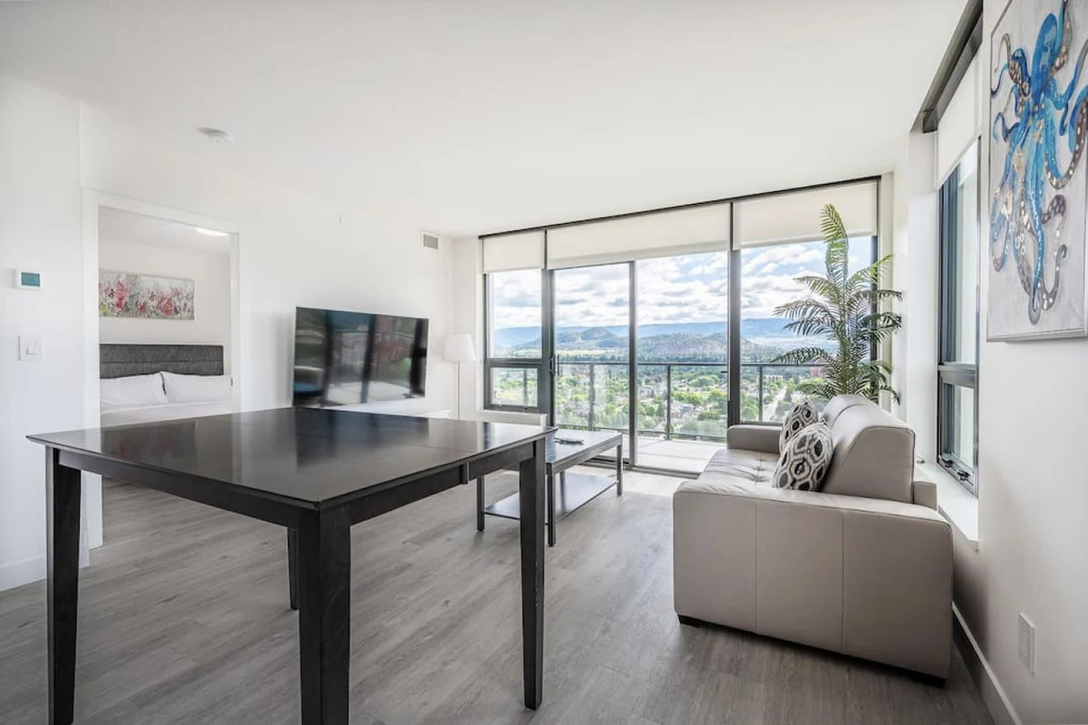 Home in Kelowna property photo 2