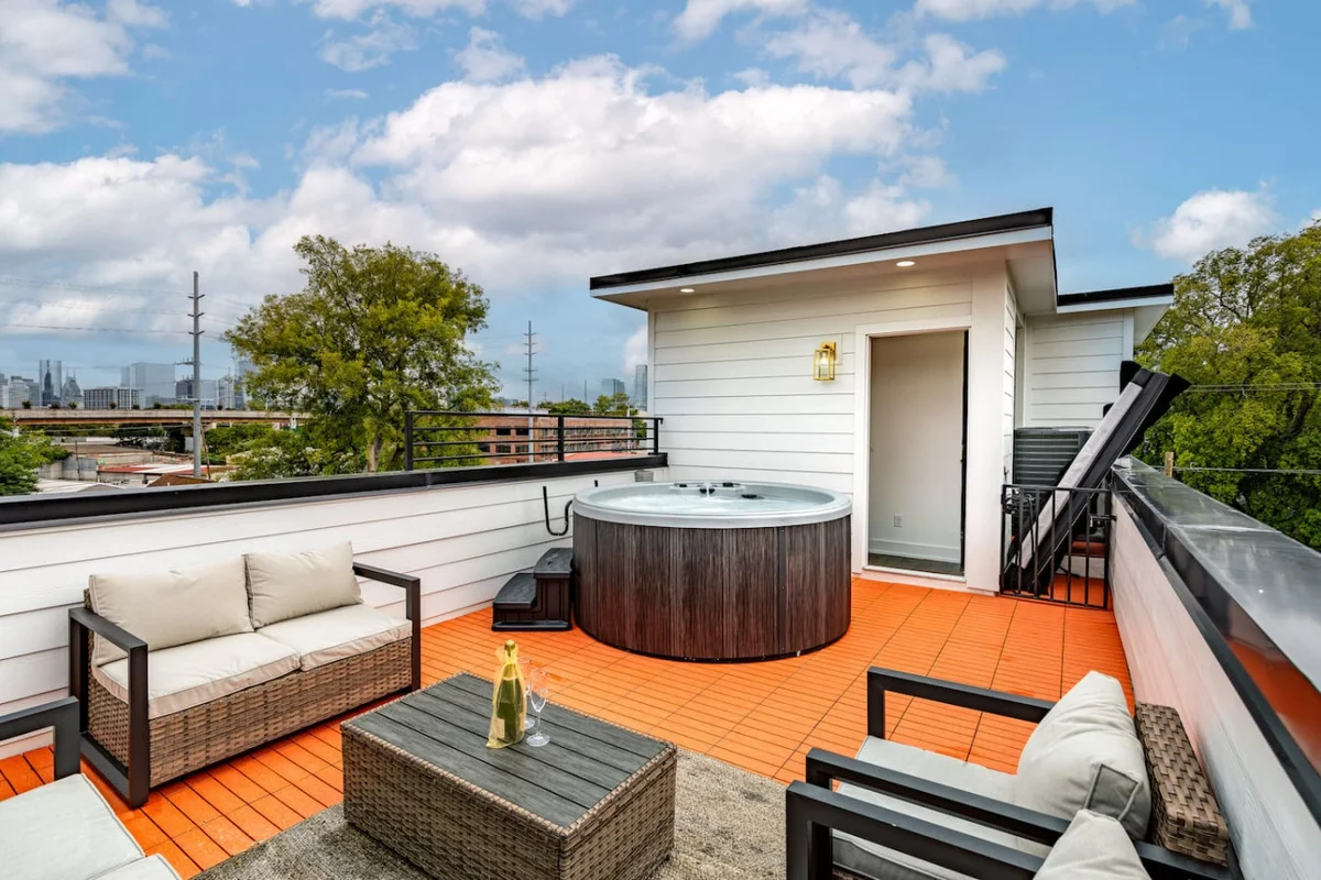 Downtown, Hot Tub, 7min to Broadway property photo 1