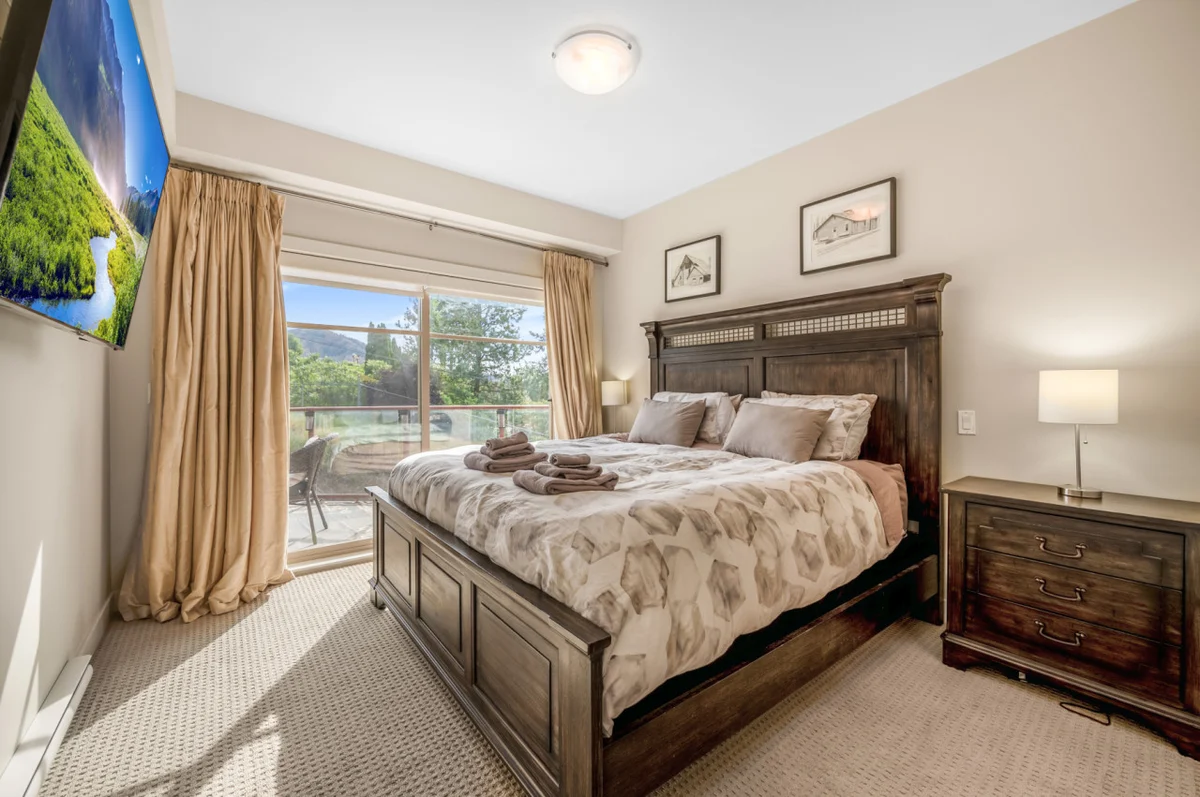 Home in West Kelowna property photo 4
