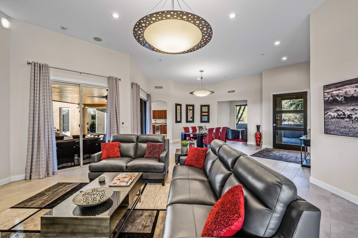 Home in Scottsdale property photo 3