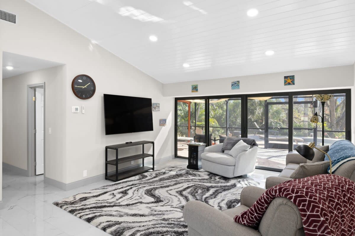 Home in Sanibel property photo 3