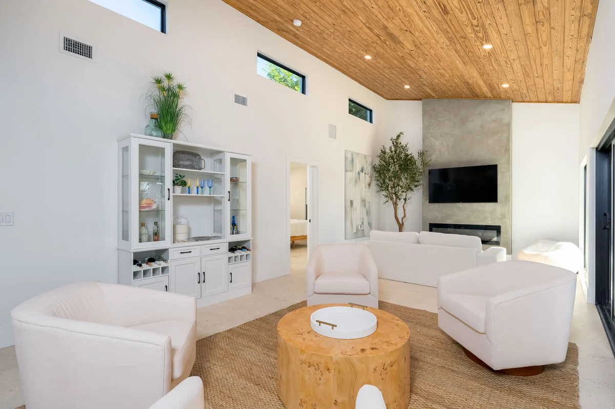 Home in Sanibel property photo 4