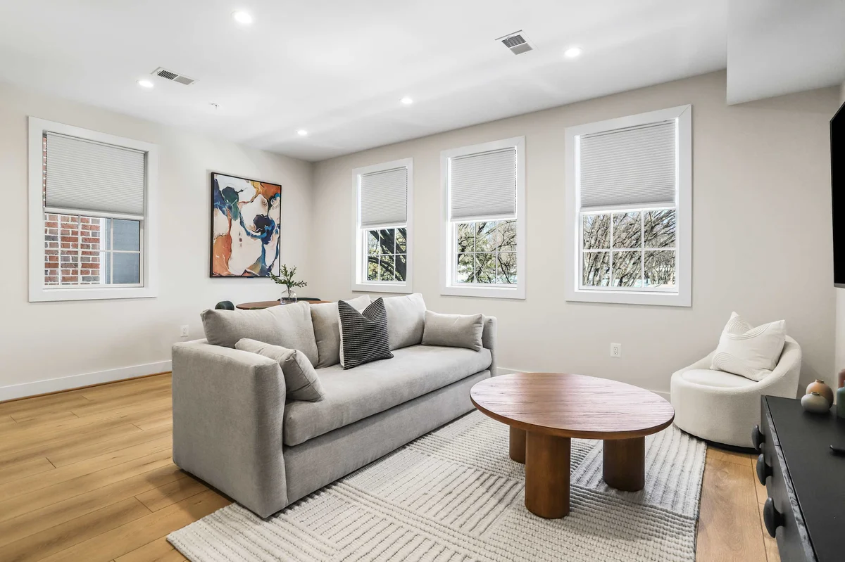 Apartment in District of Columbia property photo 3