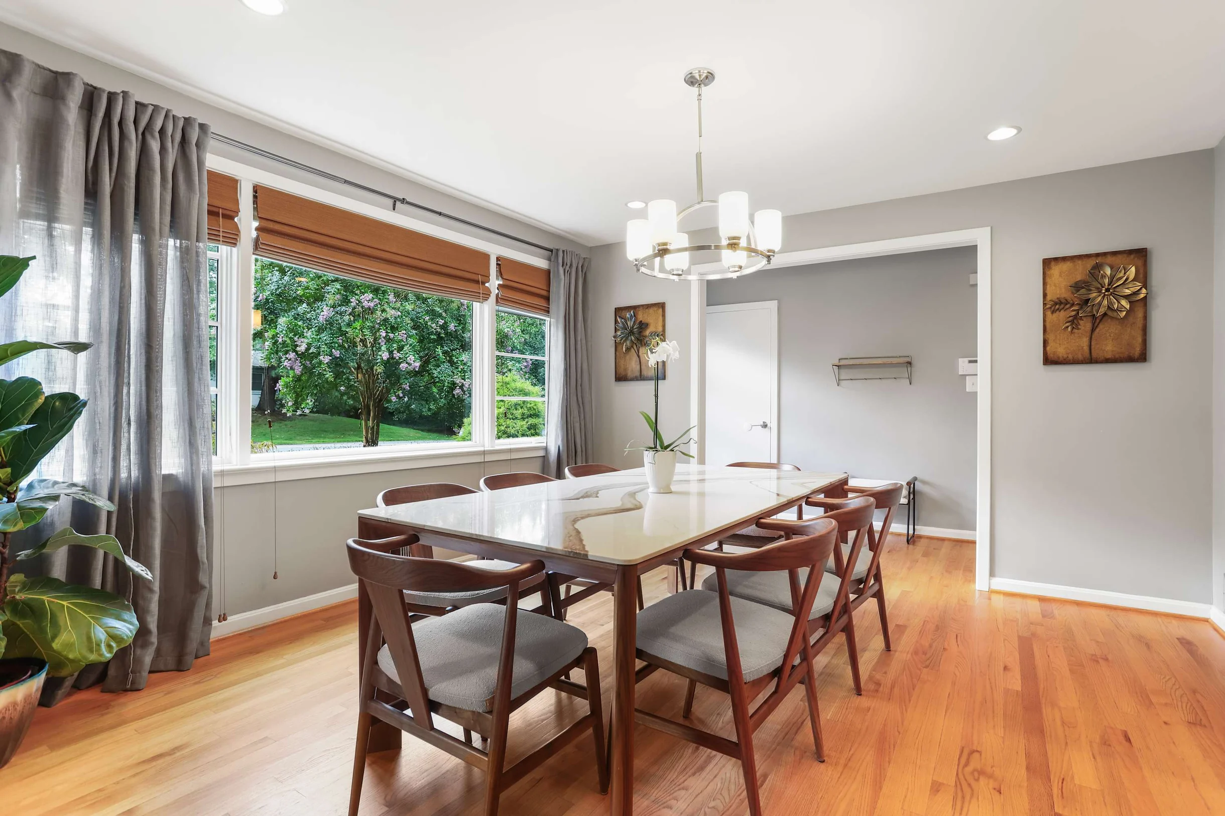 Home in Falls Church property photo 3