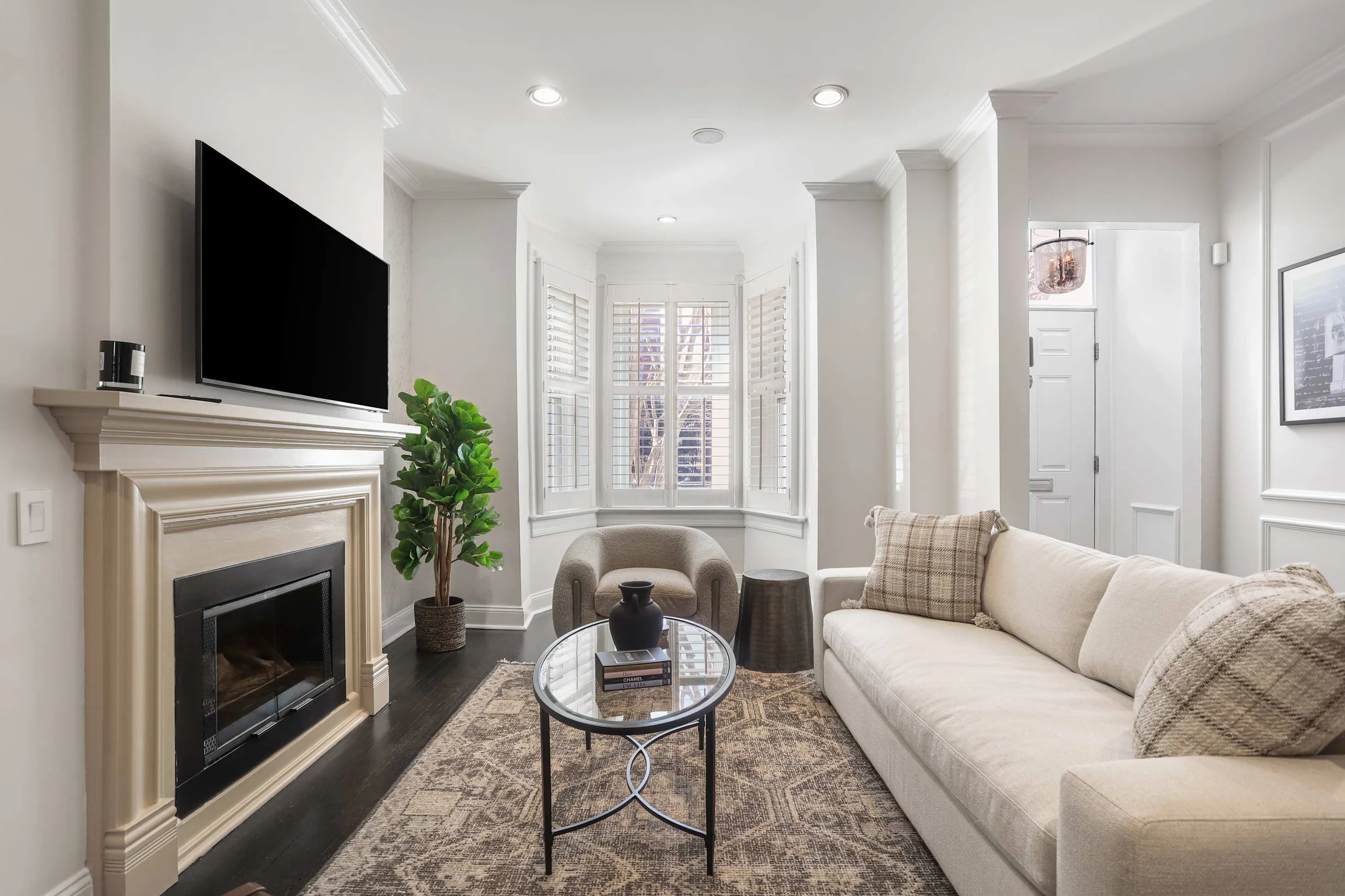 Apartment in District of Columbia property photo 1
