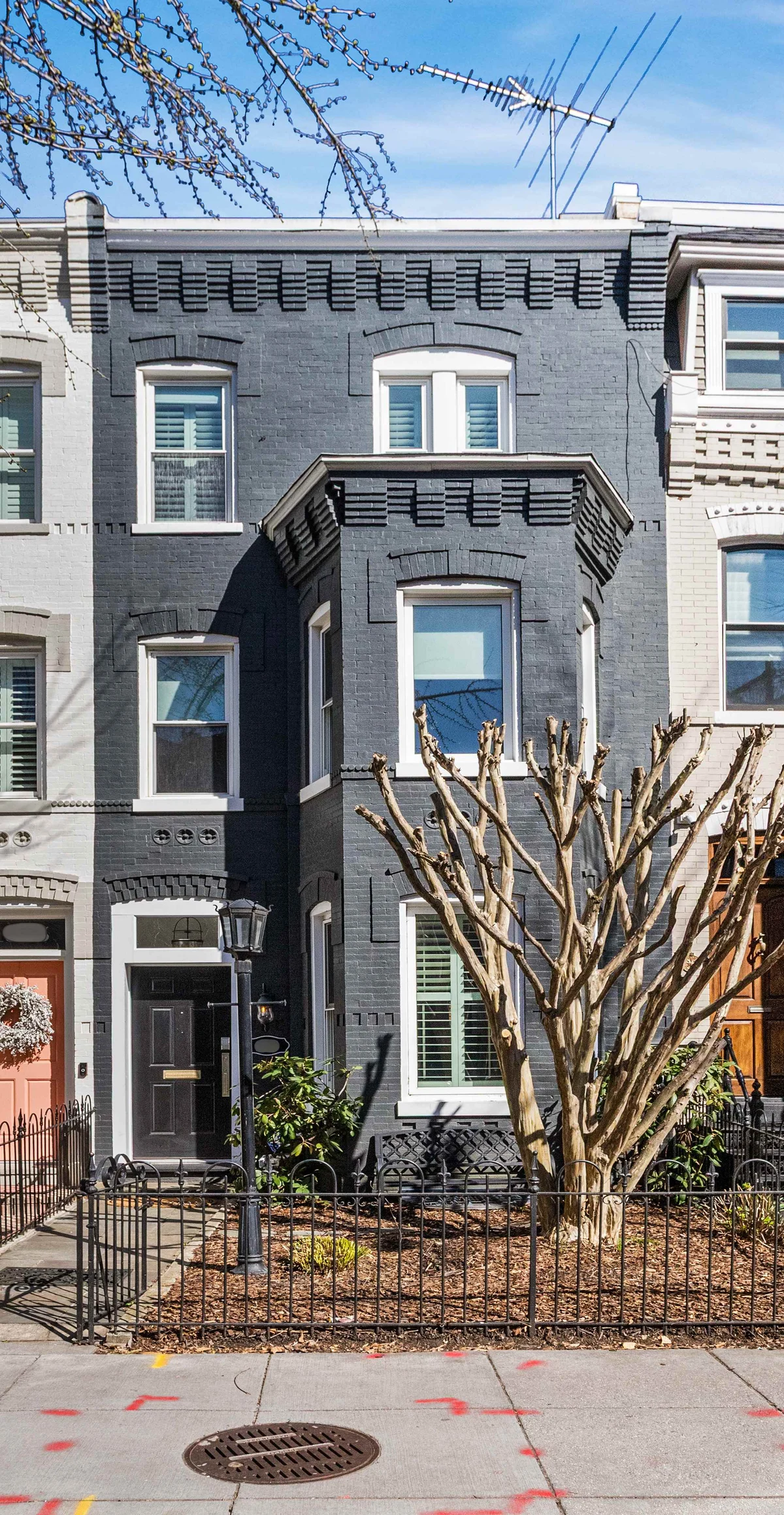 Apartment in District of Columbia property photo 2