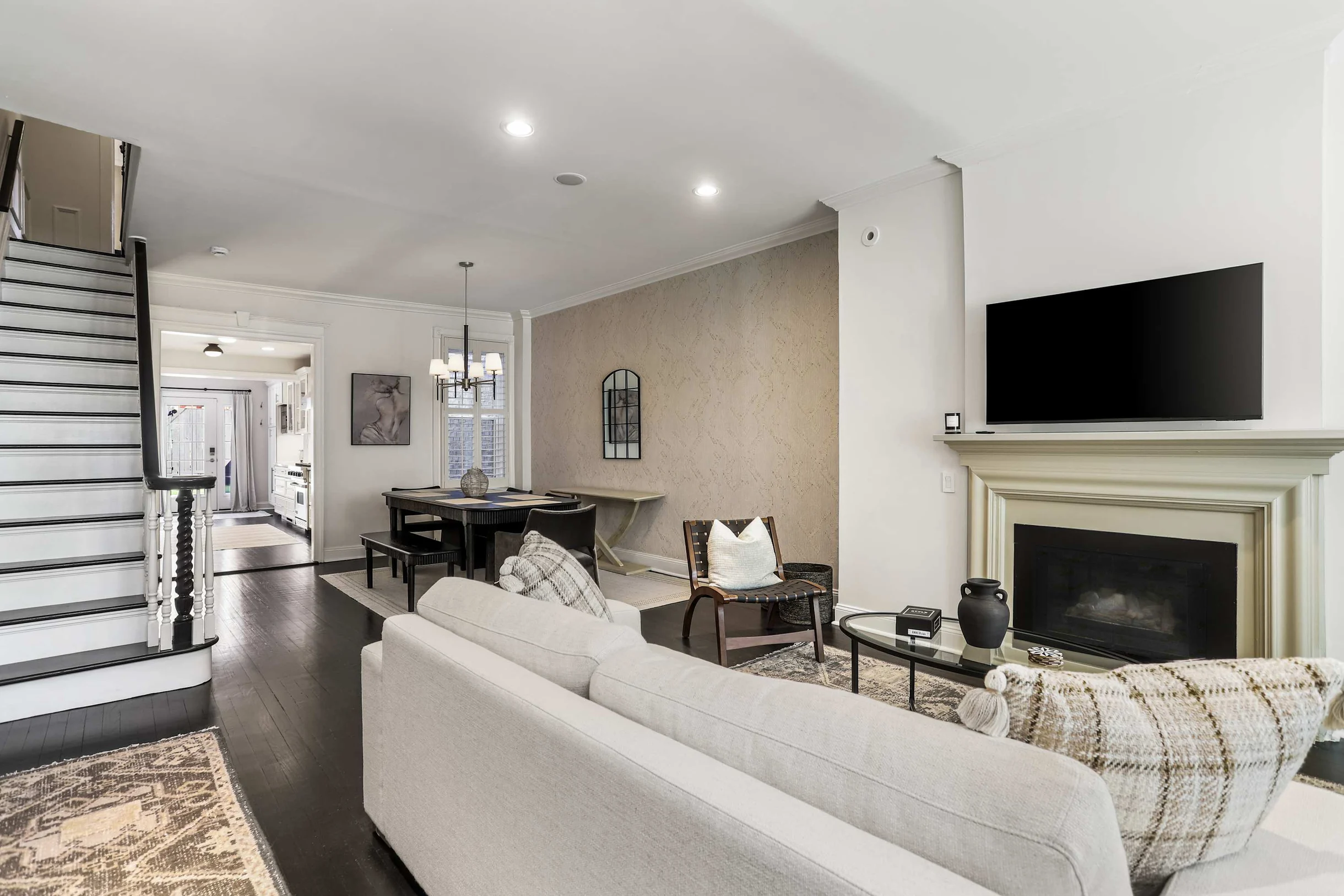 Apartment in District of Columbia property photo 3