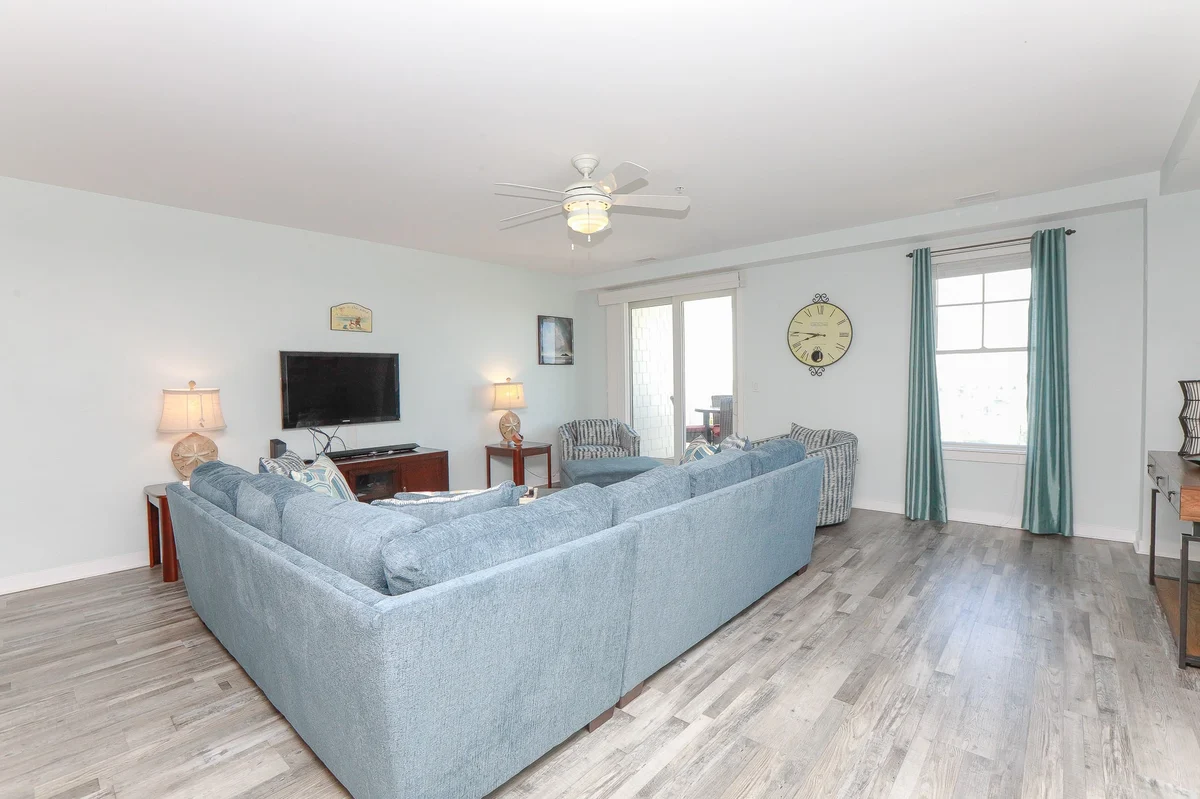 Condo in Virginia Beach property photo 3