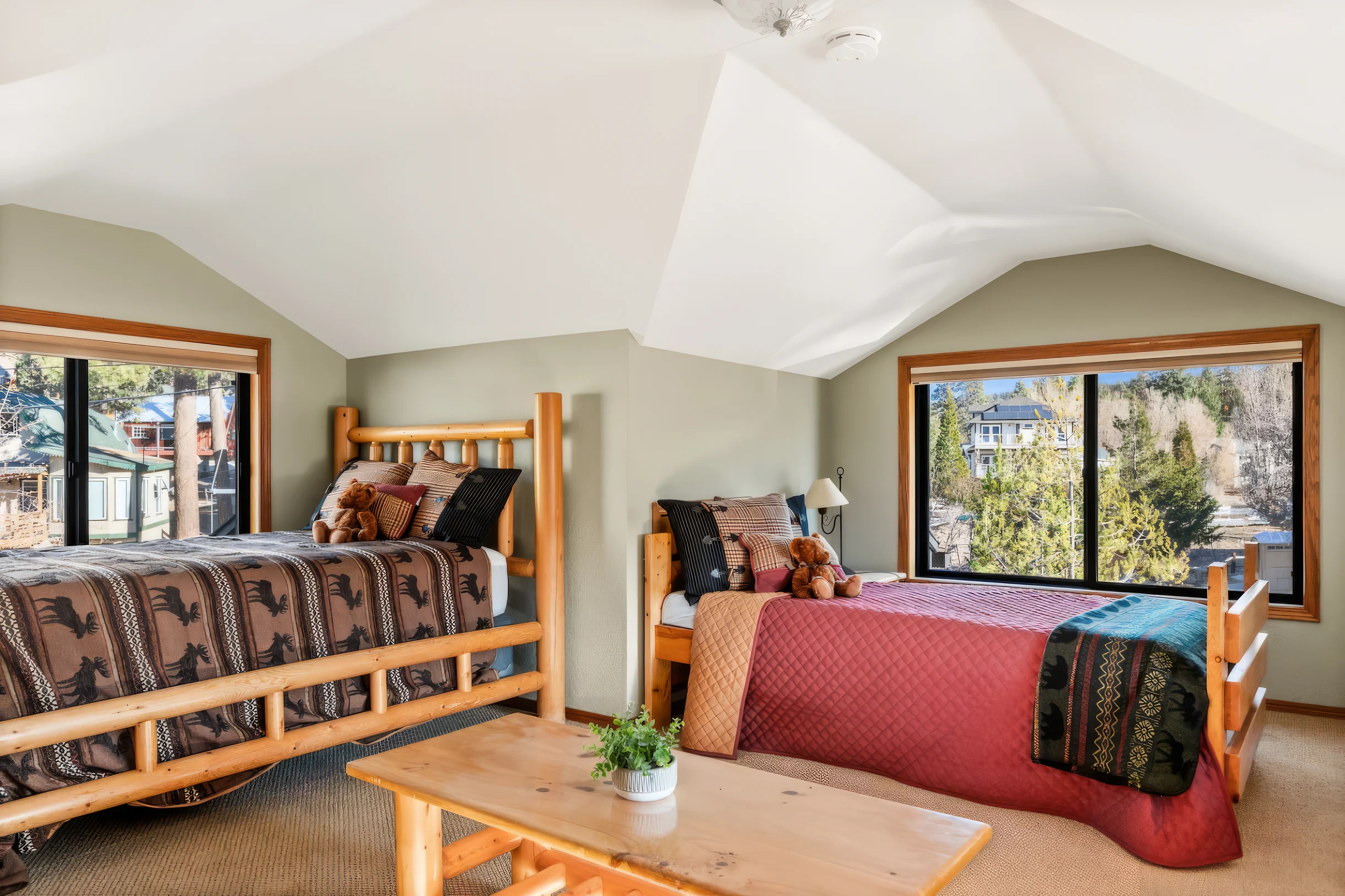Roaring Lion Luxury Lodge| Lake Views & Hot tub #21