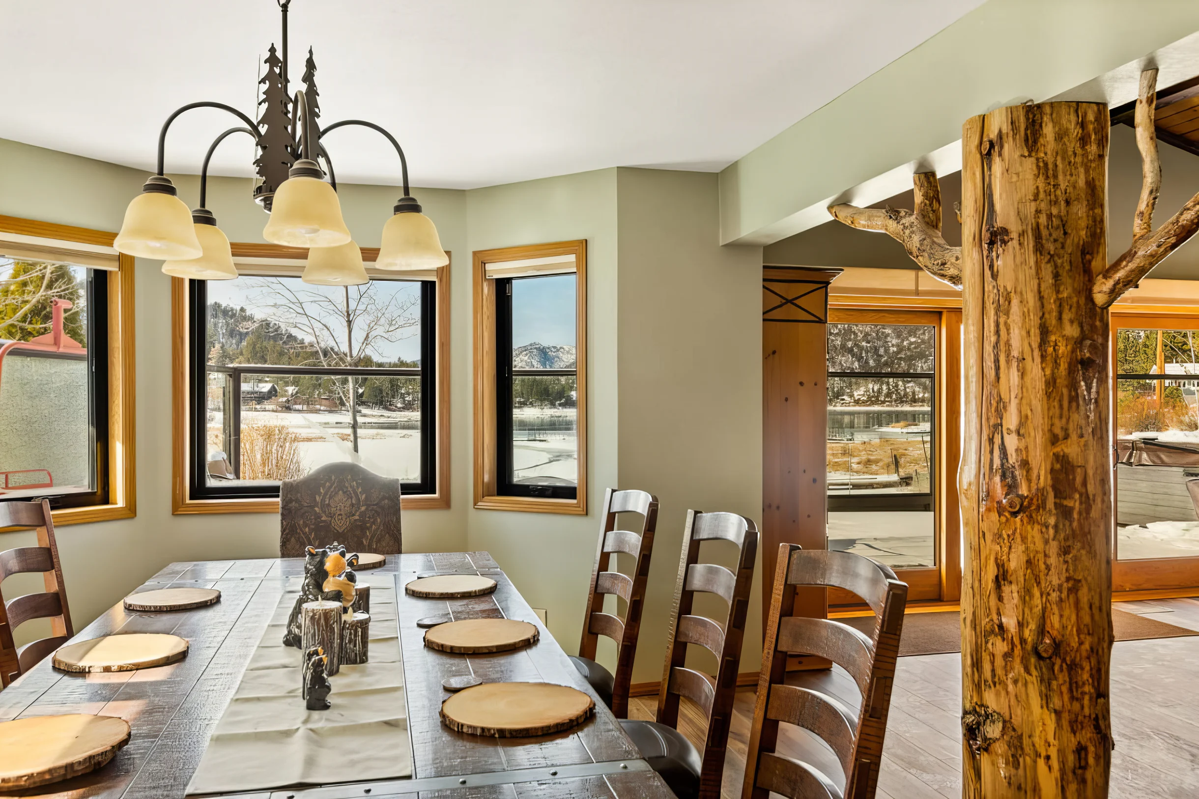 Roaring Lion Luxury Lodge| Lake Views & Hot tub #22
