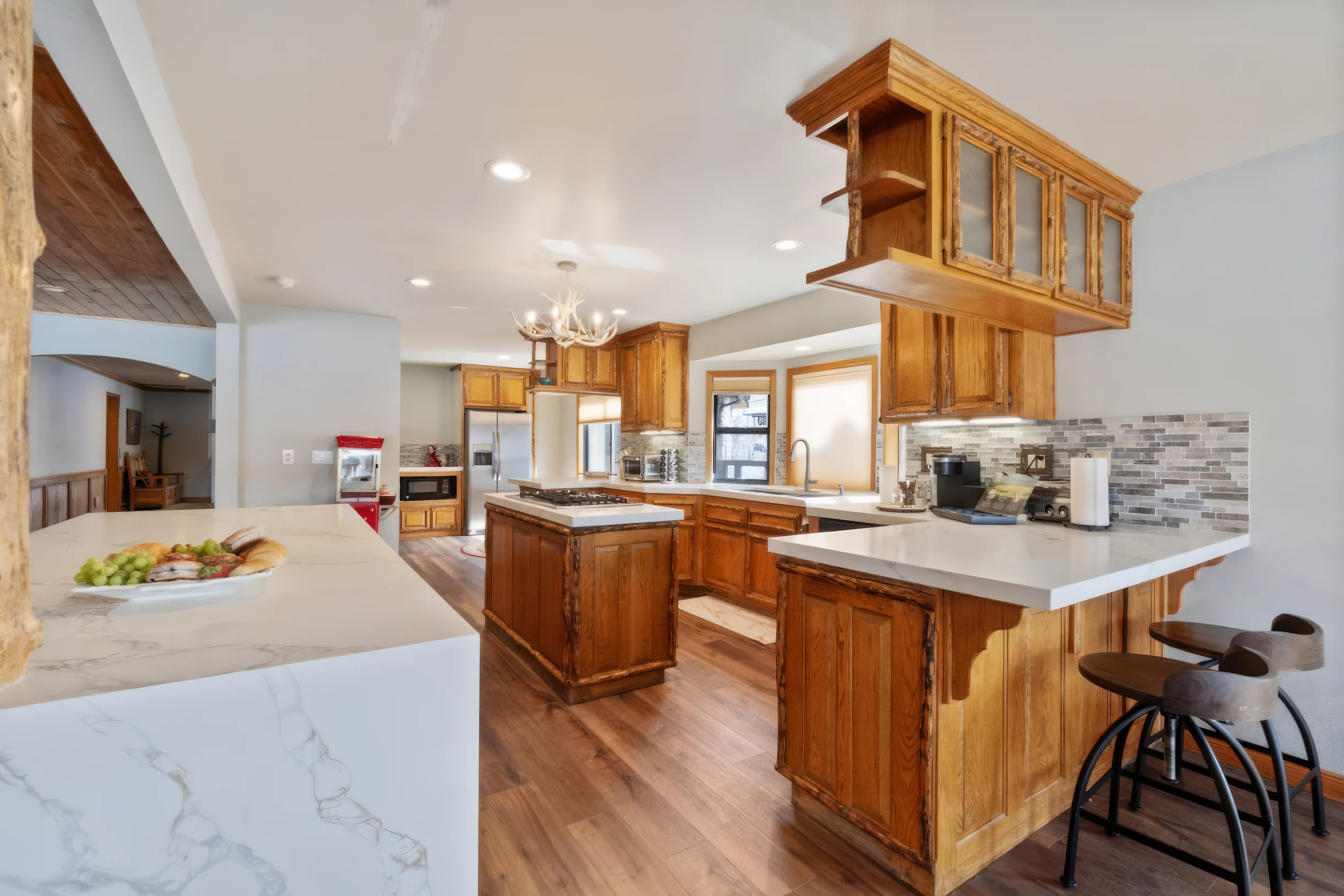 Roaring Lion Luxury Lodge| Lake Views & Hot tub #34