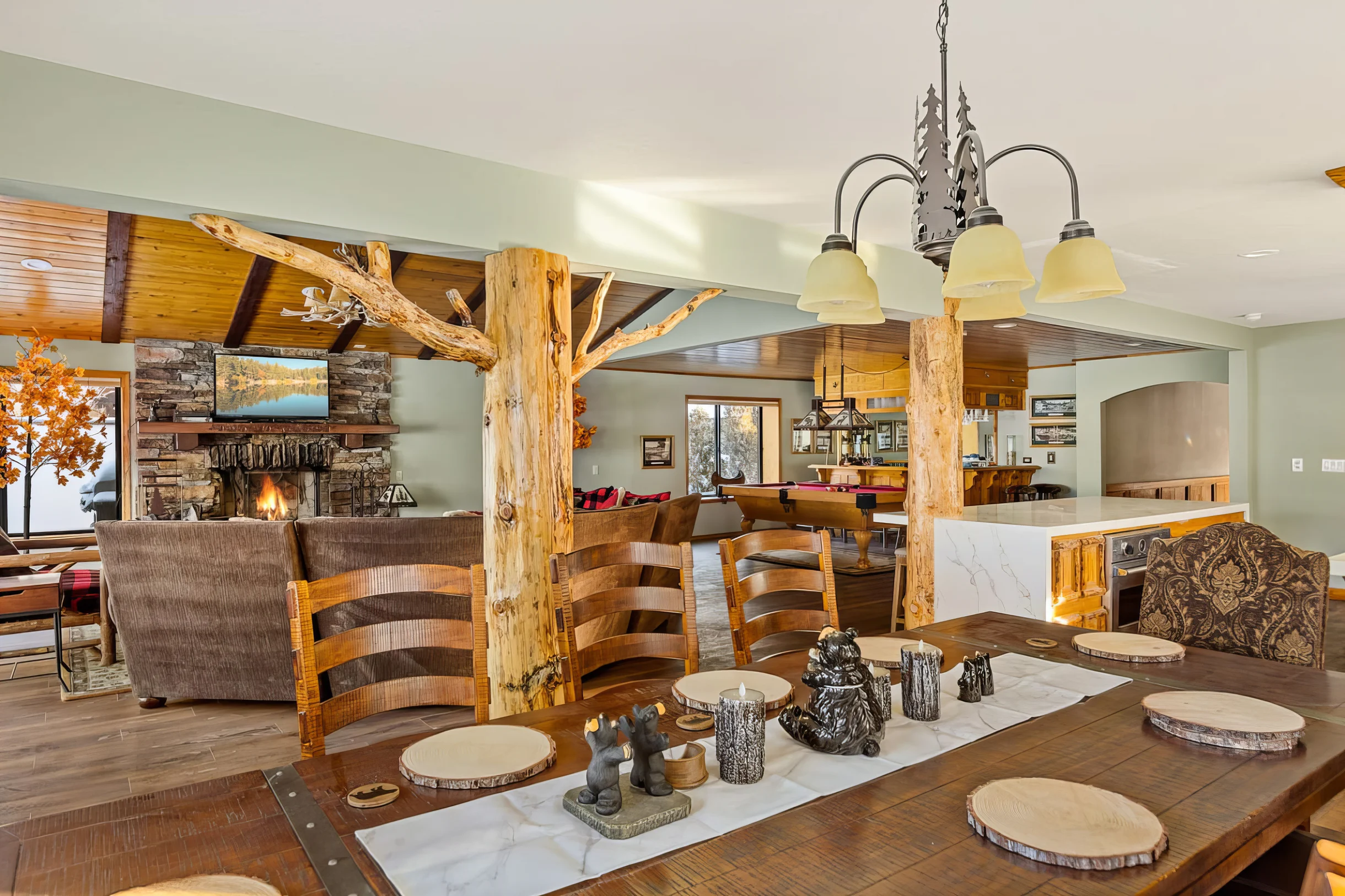 Roaring Lion Luxury Lodge| Lake Views & Hot tub #35