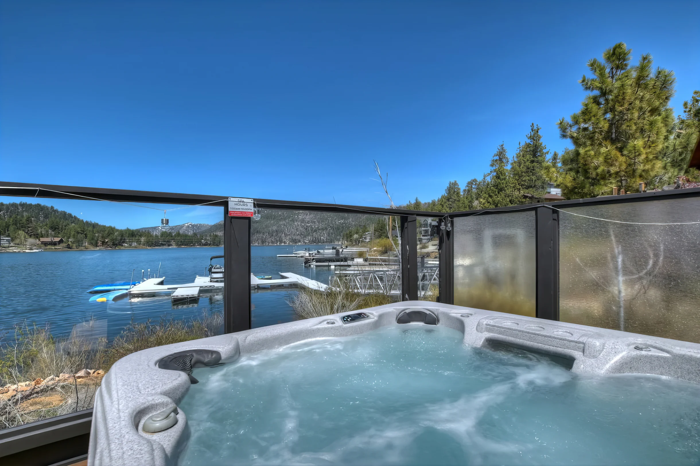 Roaring Lion Luxury Lodge| Lake Views & Hot tub #44