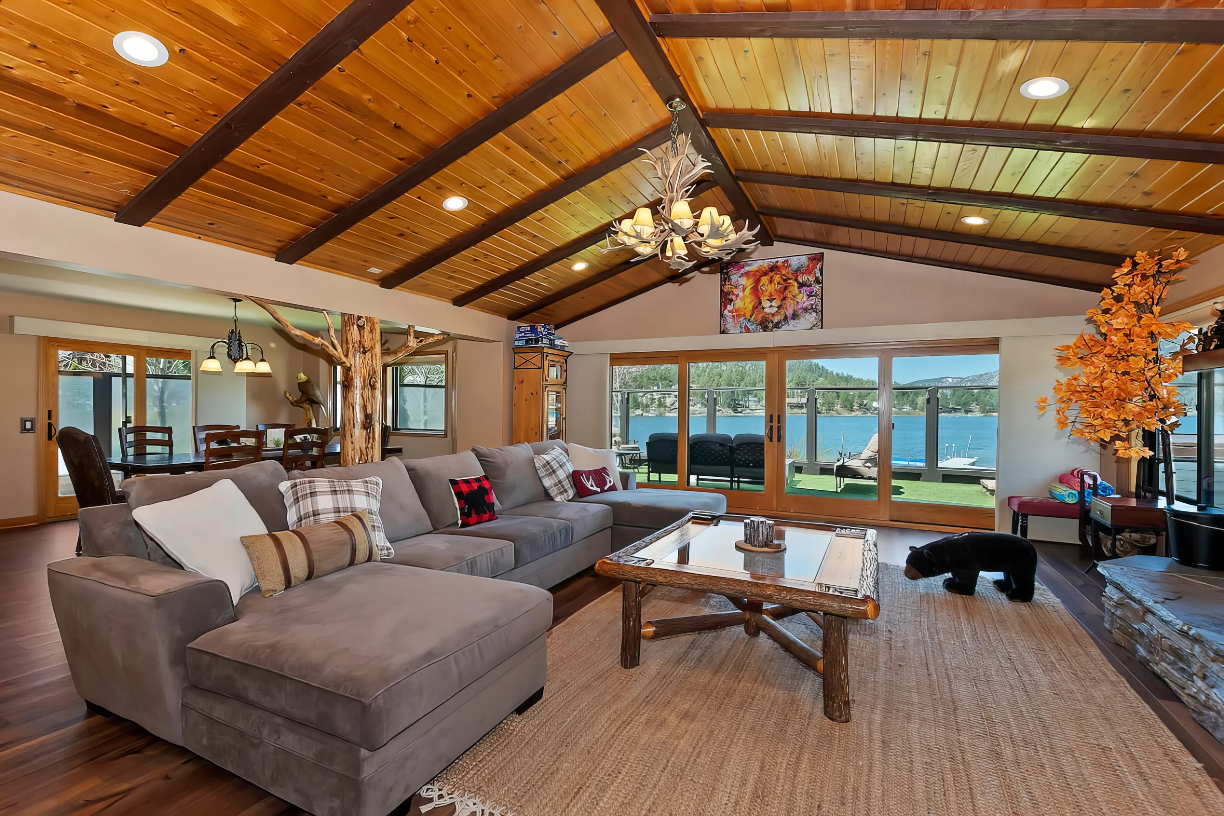 Roaring Lion Luxury Lodge| Lake Views & Hot tub #38