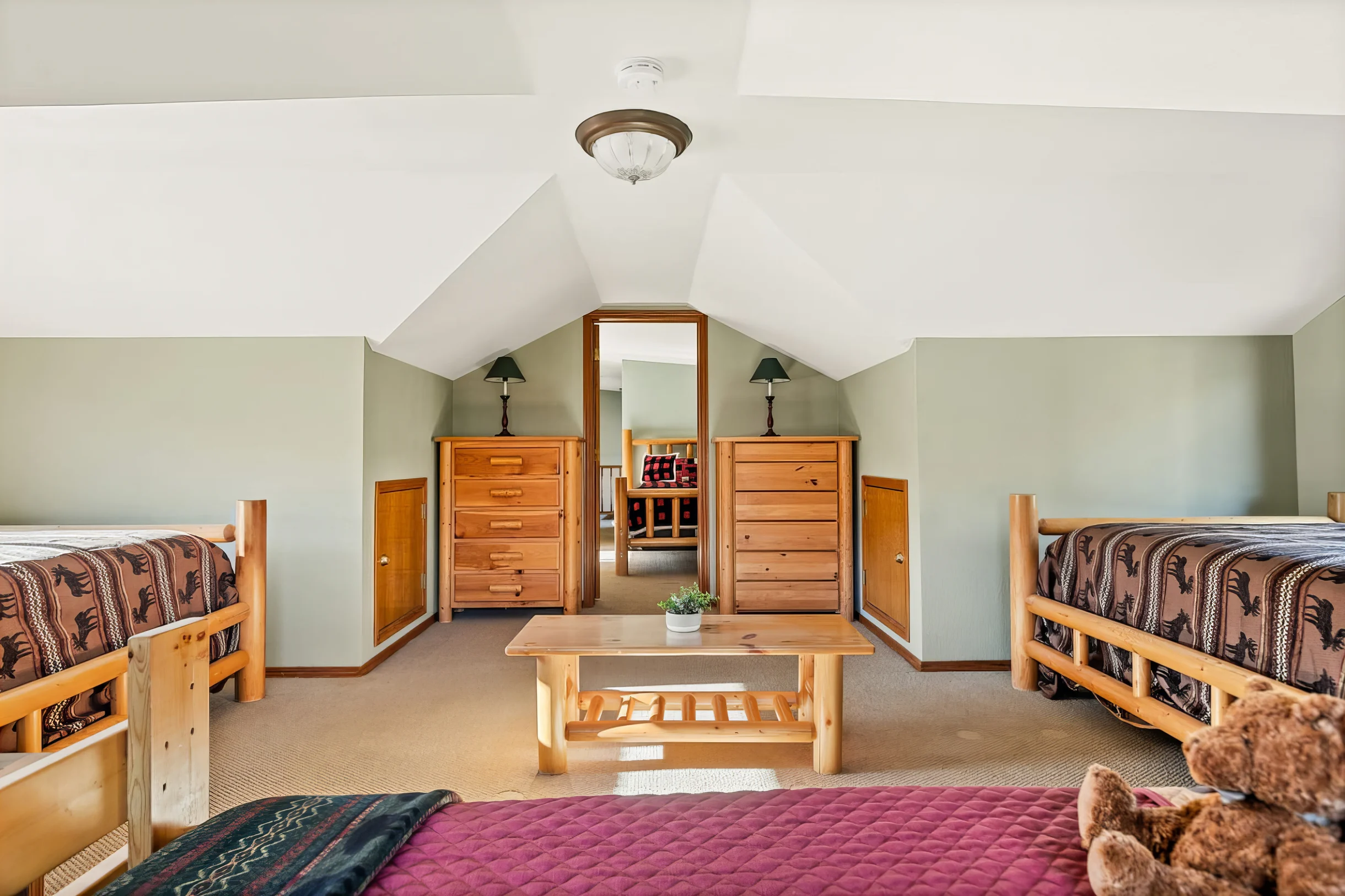 Roaring Lion Luxury Lodge| Lake Views & Hot tub #39