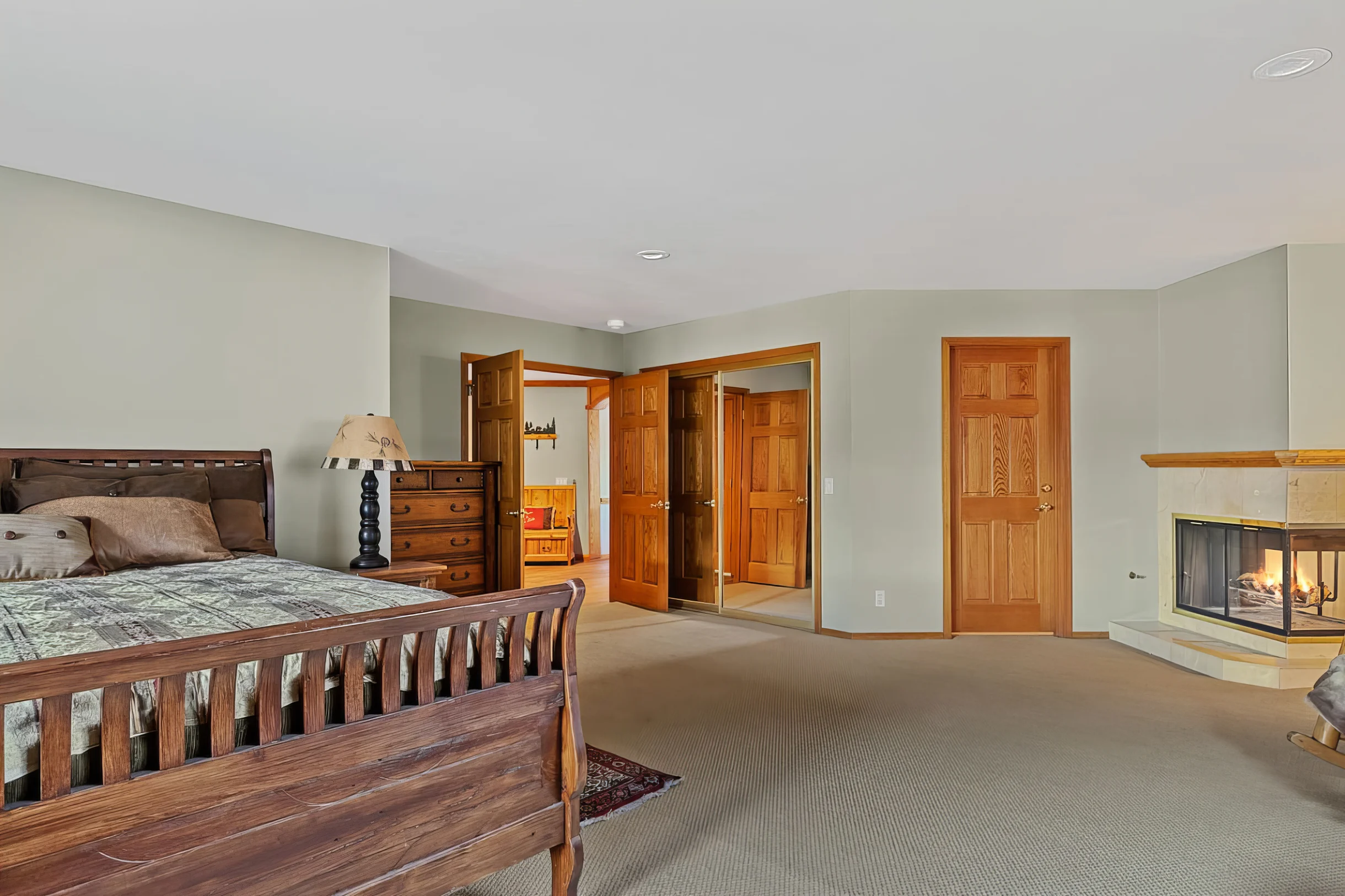 Roaring Lion Luxury Lodge| Lake Views & Hot tub #47