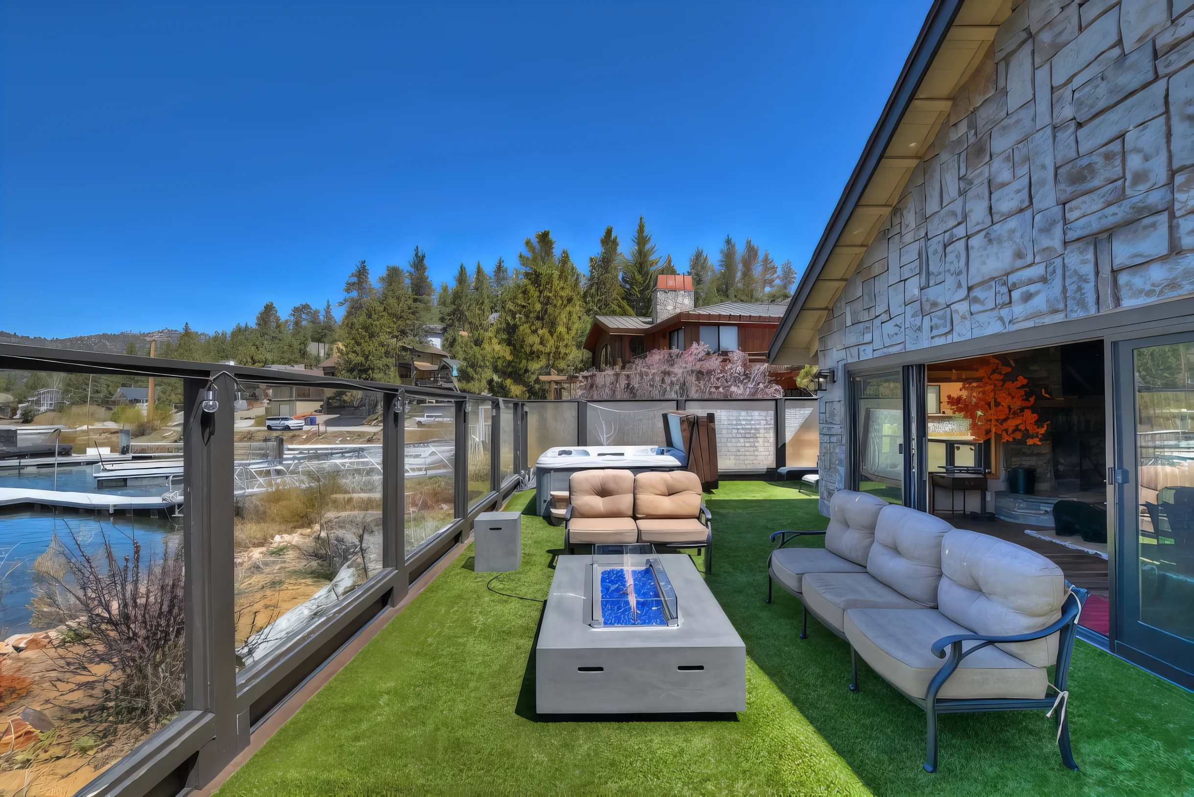 Roaring Lion Luxury Lodge| Lake Views & Hot tub #30