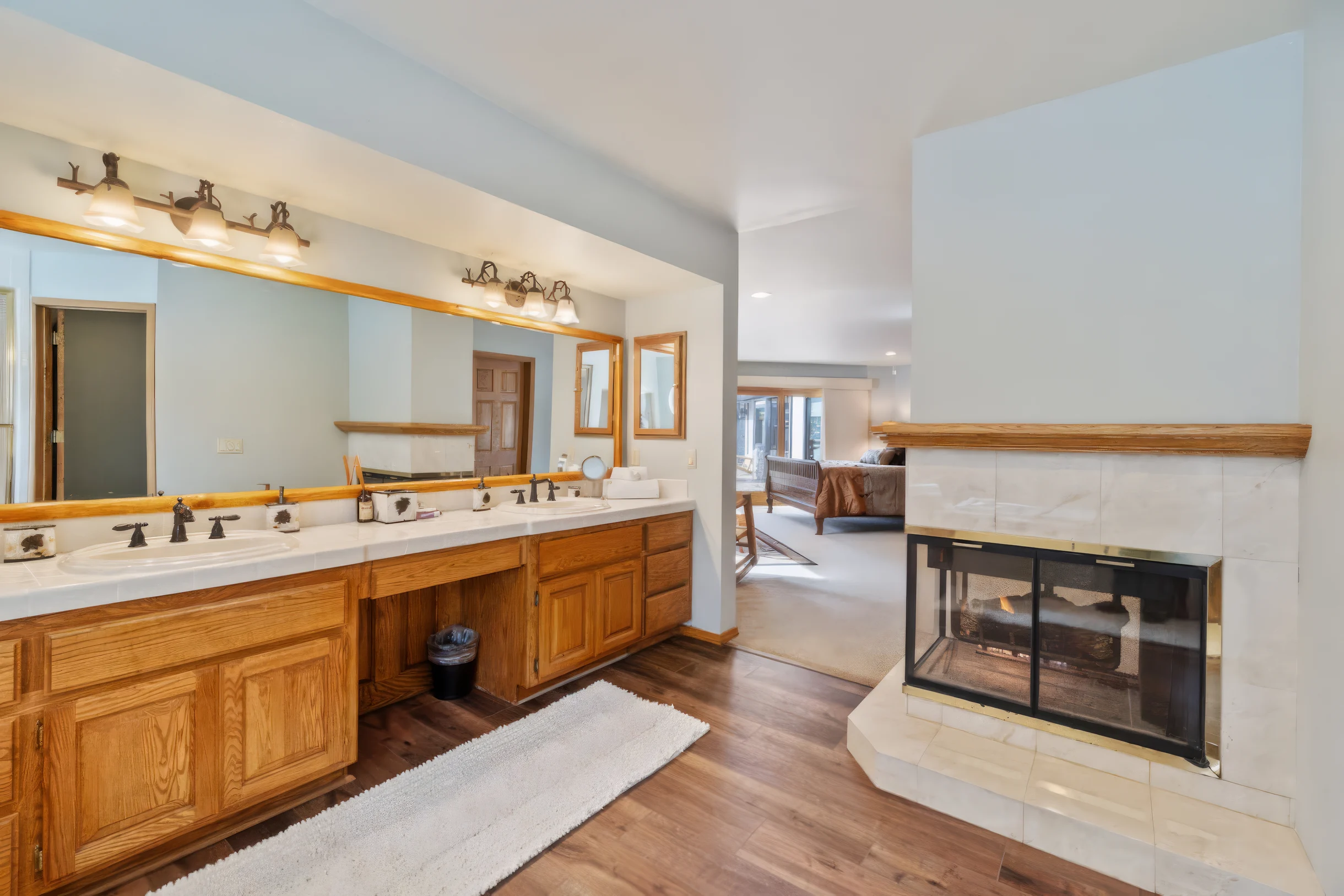 Roaring Lion Luxury Lodge| Lake Views & Hot tub #48