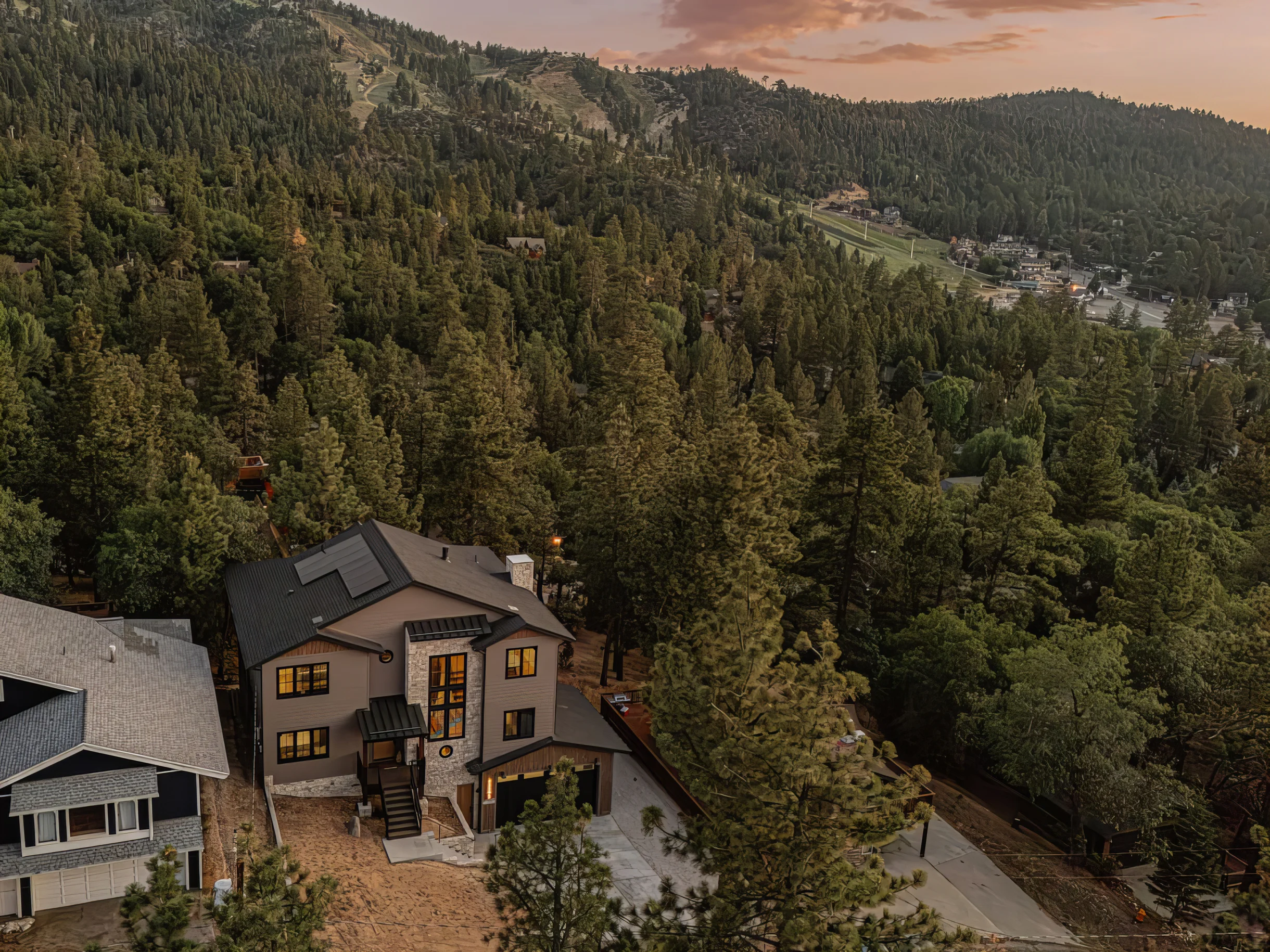 Custom Lux Cabin, Lake Views, Spa & Game Room #8