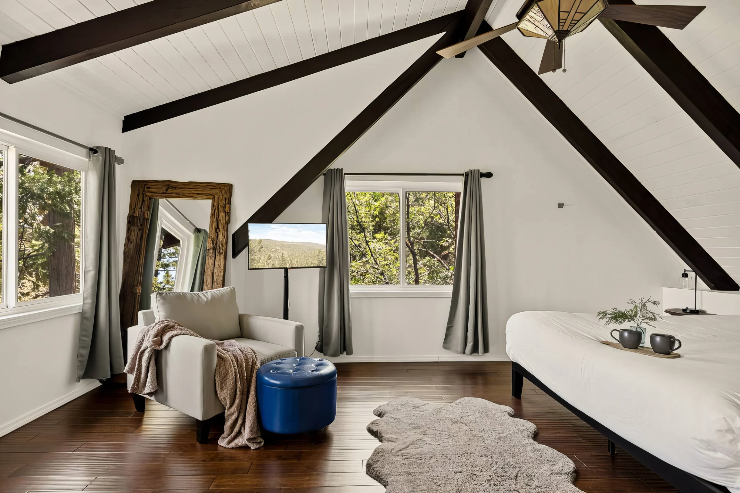 *NEW* 3BR Mountain Sanctuary w Foosball & Epic Views #16