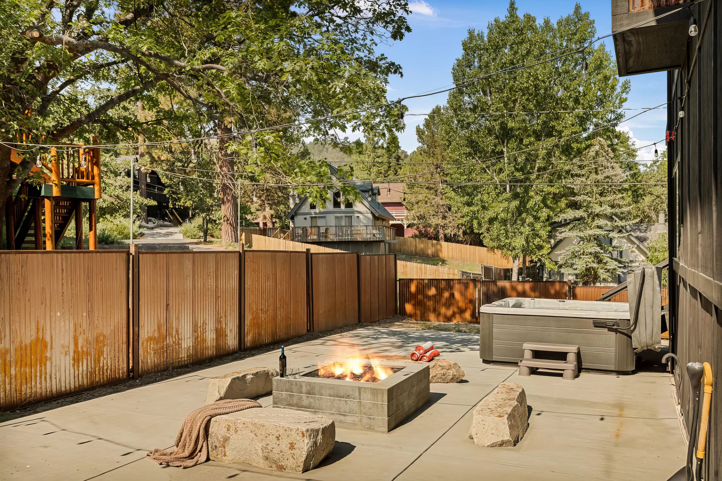Urban Manor, Walk 2 Bear Mtn & Hot Tub w Firepit #5