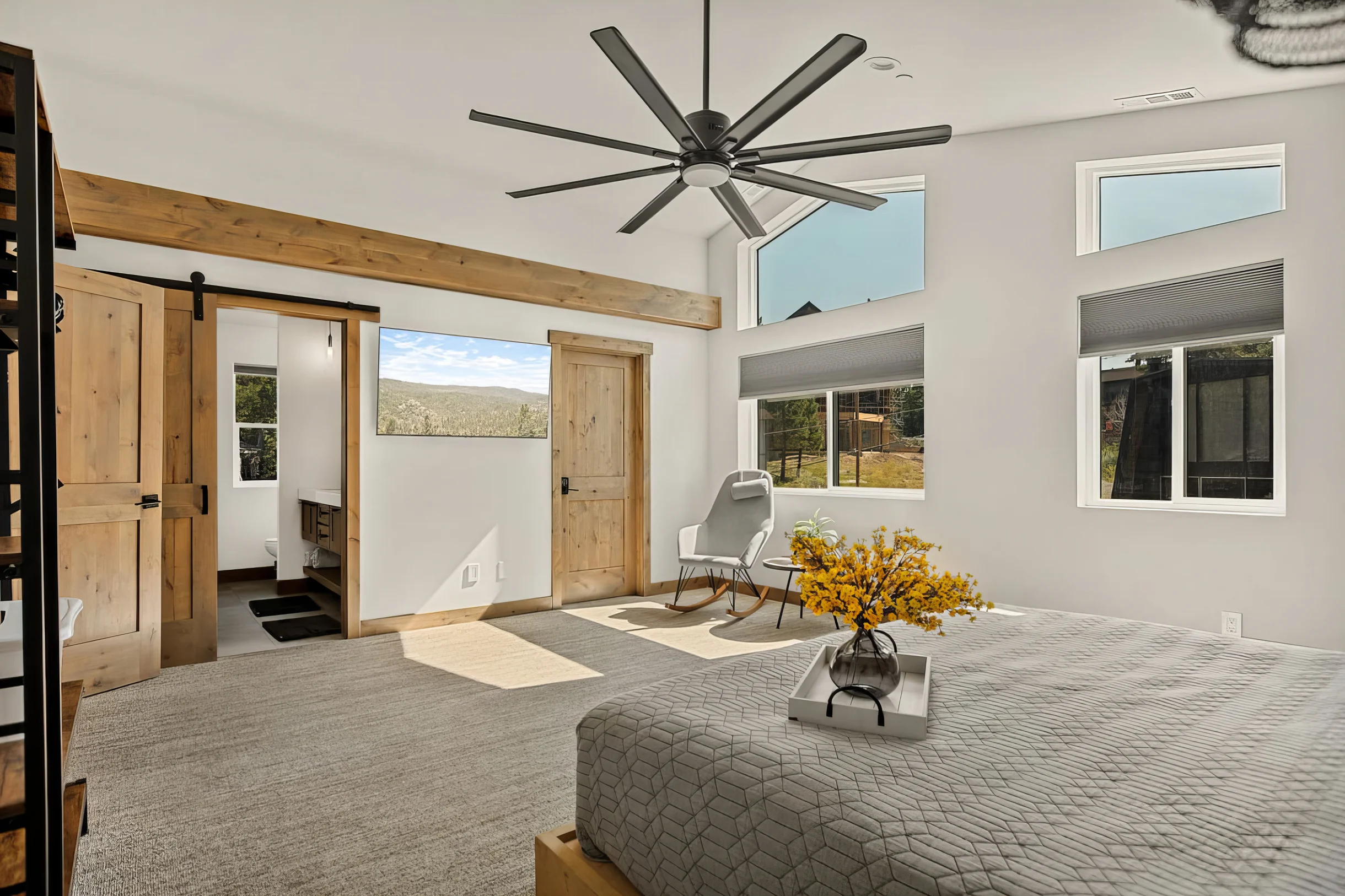 Urban Manor, Walk 2 Bear Mtn & Hot Tub w Firepit #22