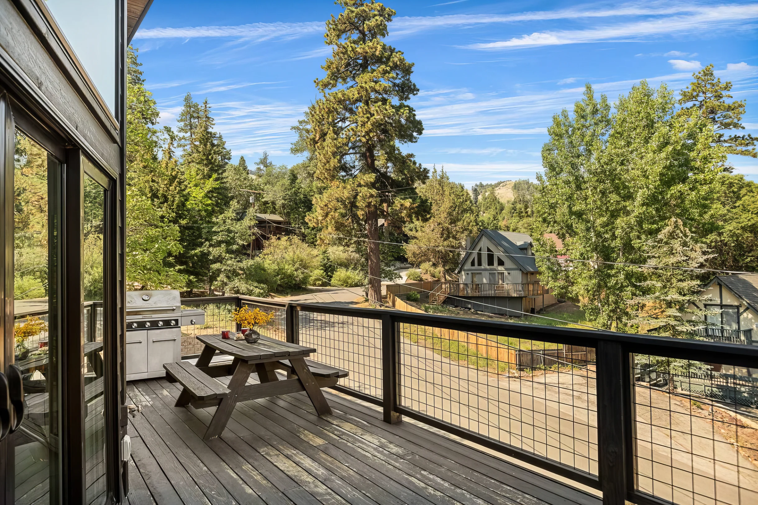 Urban Manor, Walk 2 Bear Mtn & Hot Tub w Firepit #37