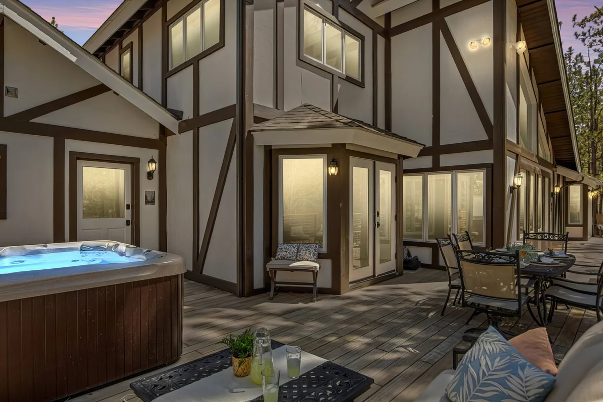 Modern Lodge Near the Ski Slopes, Hot Tub, Games
