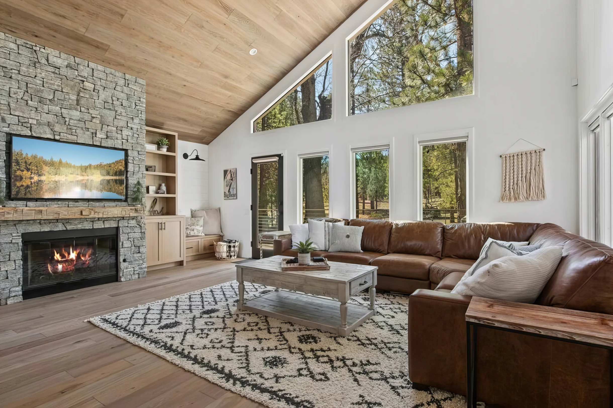 Modern Lodge Near the Ski Slopes, Hot Tub, Games #5