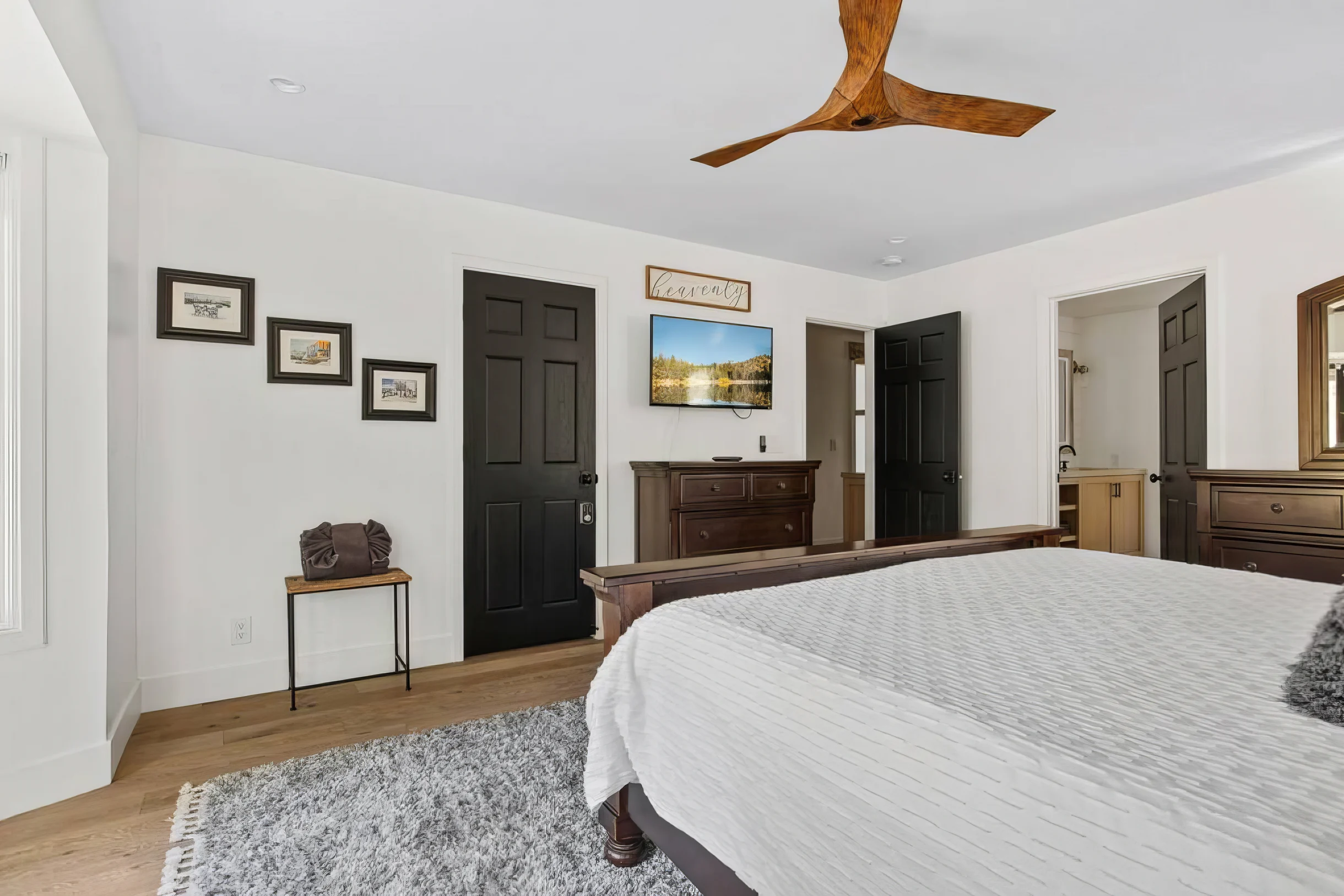 Modern Lodge Near the Ski Slopes, Hot Tub, Games #36
