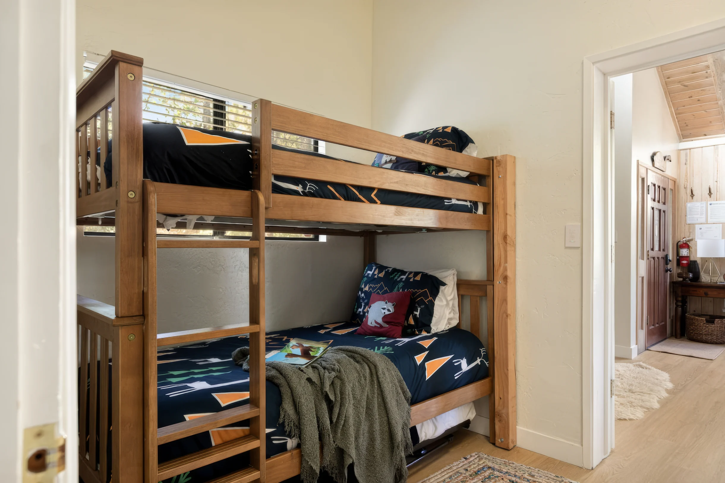 2BR Acorn Cottage w Fireplace, Hot Tub & BBQ #5