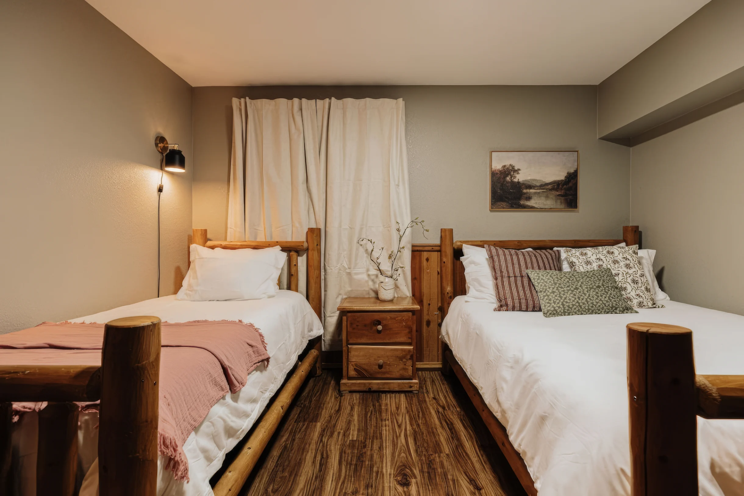 Stylish Sylvan Glen Chalet w  Hot Tub, Pool Table #26