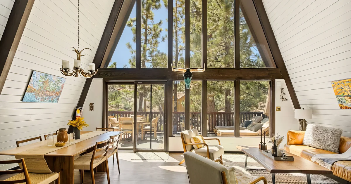 *NEW* Larks Modern Nest | Near Lake, Spa & Arcade #21